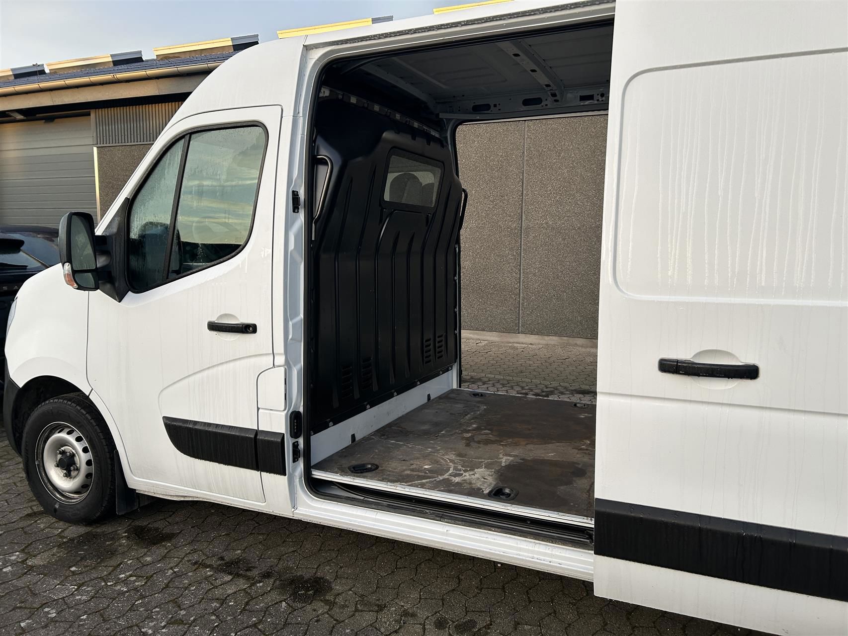 Billede af Nissan Interstar L2H2 2,3 DCi N-Connecta 150HK Van 6g
