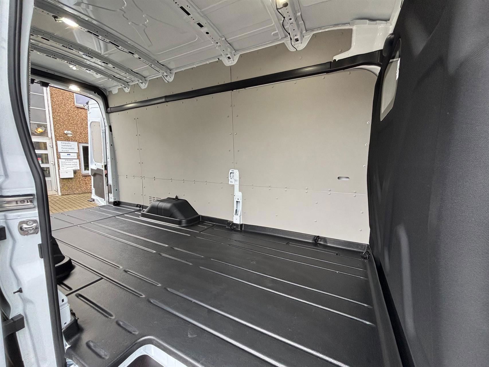 Billede af Ford Transit 350 L4H3 2,0 TDCi Trend RWD 170HK Van 6g