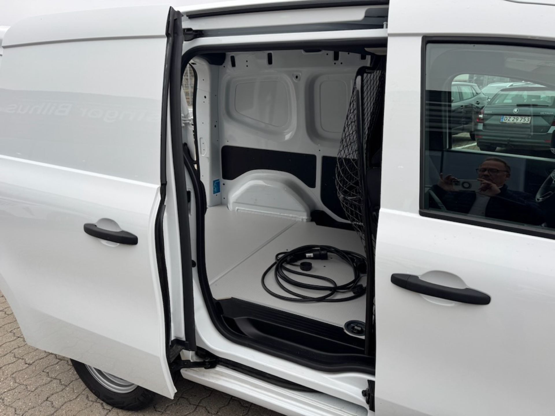 Billede af Renault Kangoo L1 E-TECH Open Sesame 120HK Van Aut.