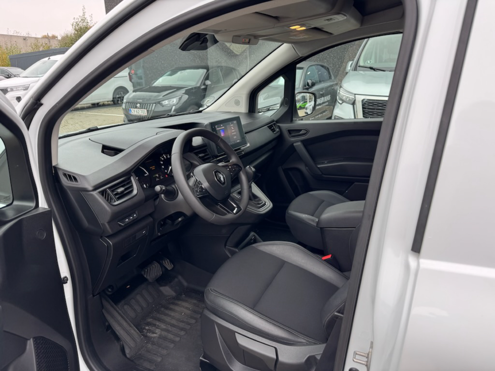 Billede af Renault Kangoo L1 E-TECH Open Sesame 120HK Van Aut.