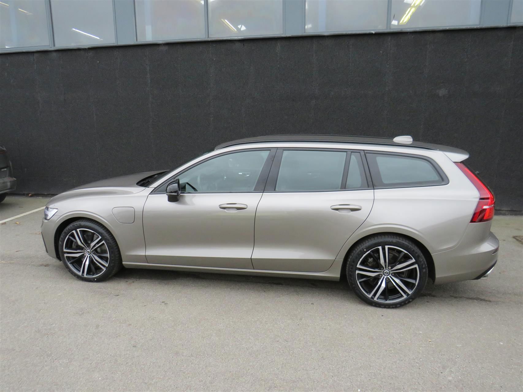 Billede af Volvo V60 2,0 T6 Recharge  Plugin-hybrid R-design 340HK Stc 8g Aut.