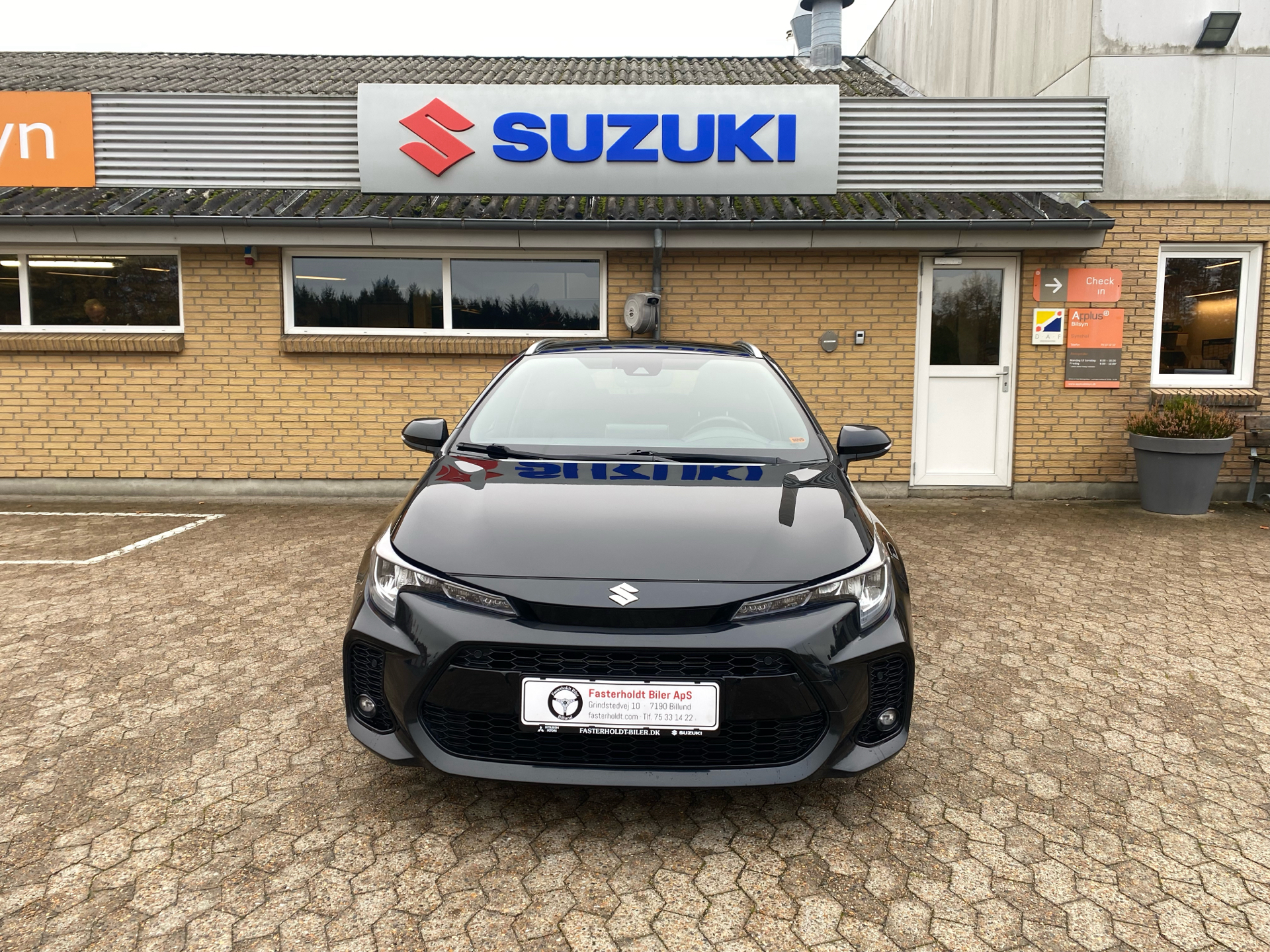 Billede af Suzuki Swace 1,8 Hybrid Active E-CVT 122HK Stc Trinl. Gear