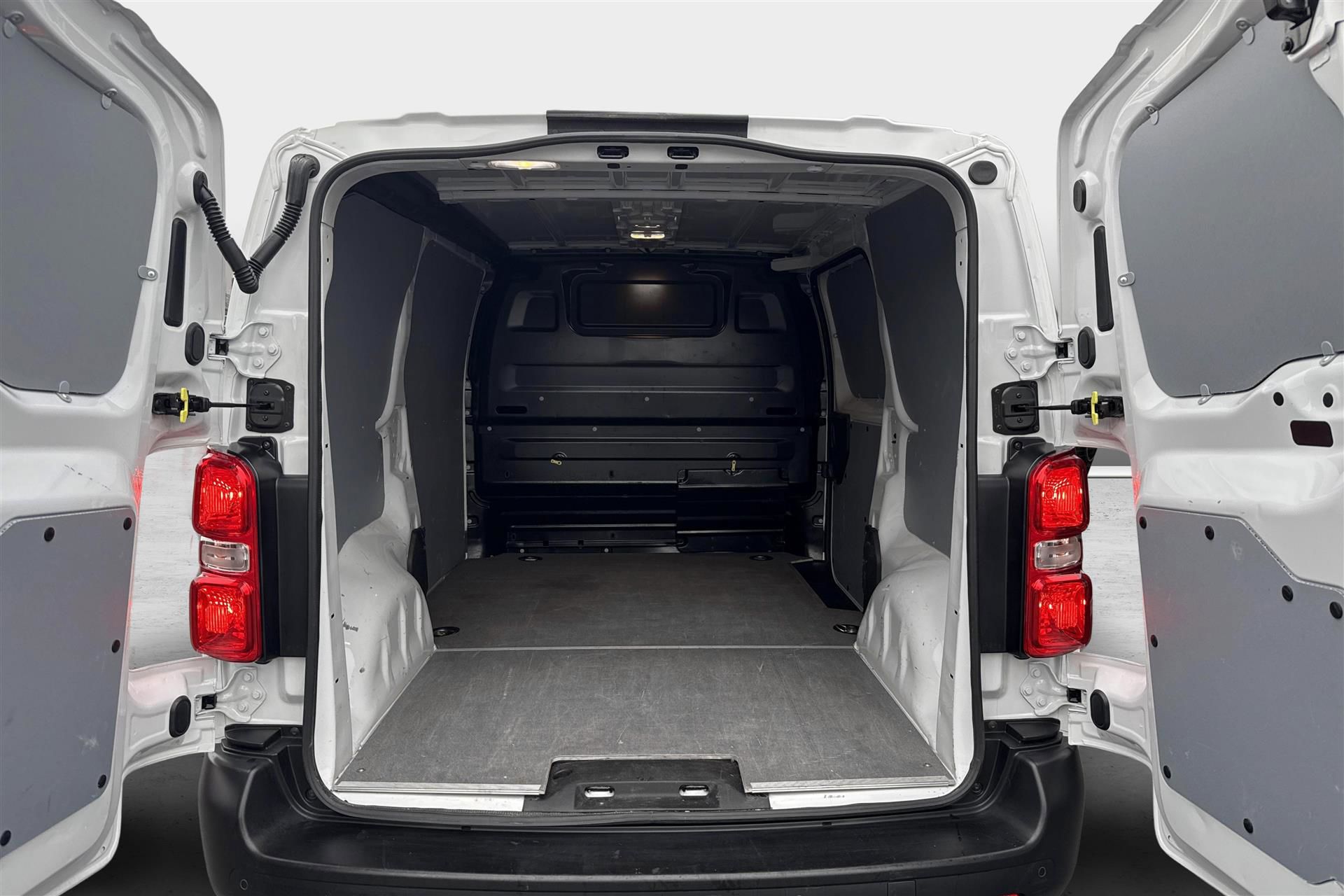 Billede af Citroën Jumpy L2 2,0 Blue HDi Baseline EAT8 145HK Van 8g Aut.