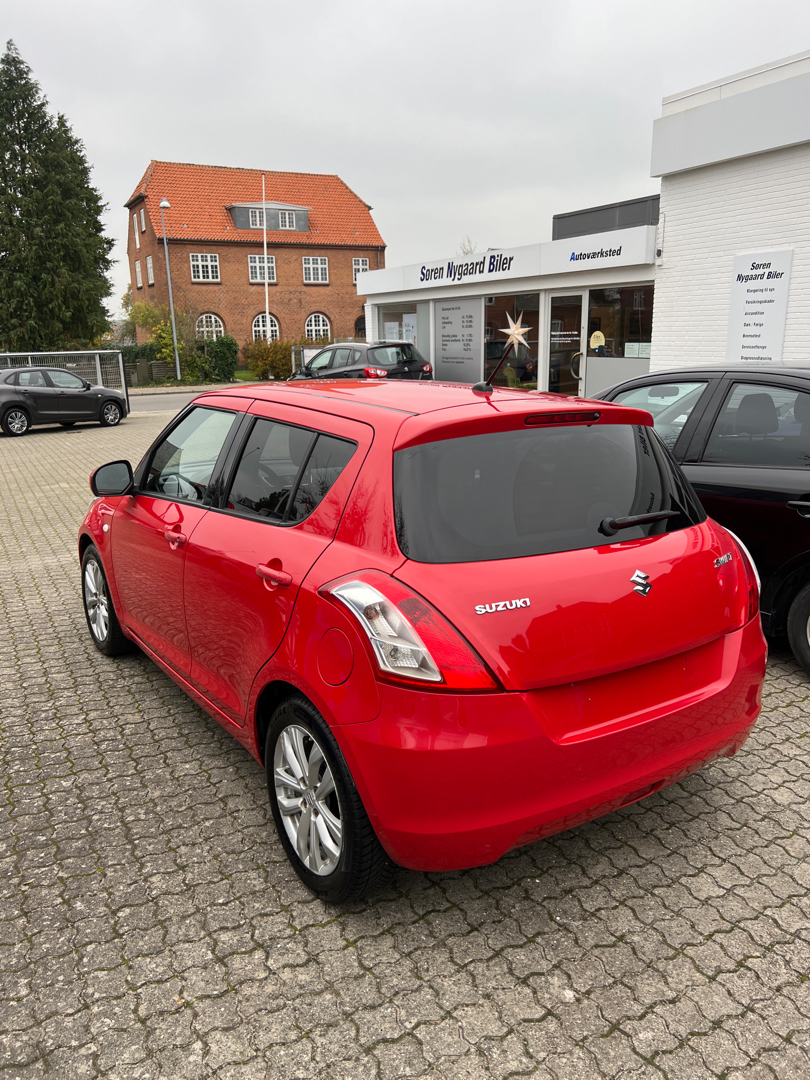 Billede af Suzuki Swift 1,2 Dualjet 16V Club+ 90HK 5d