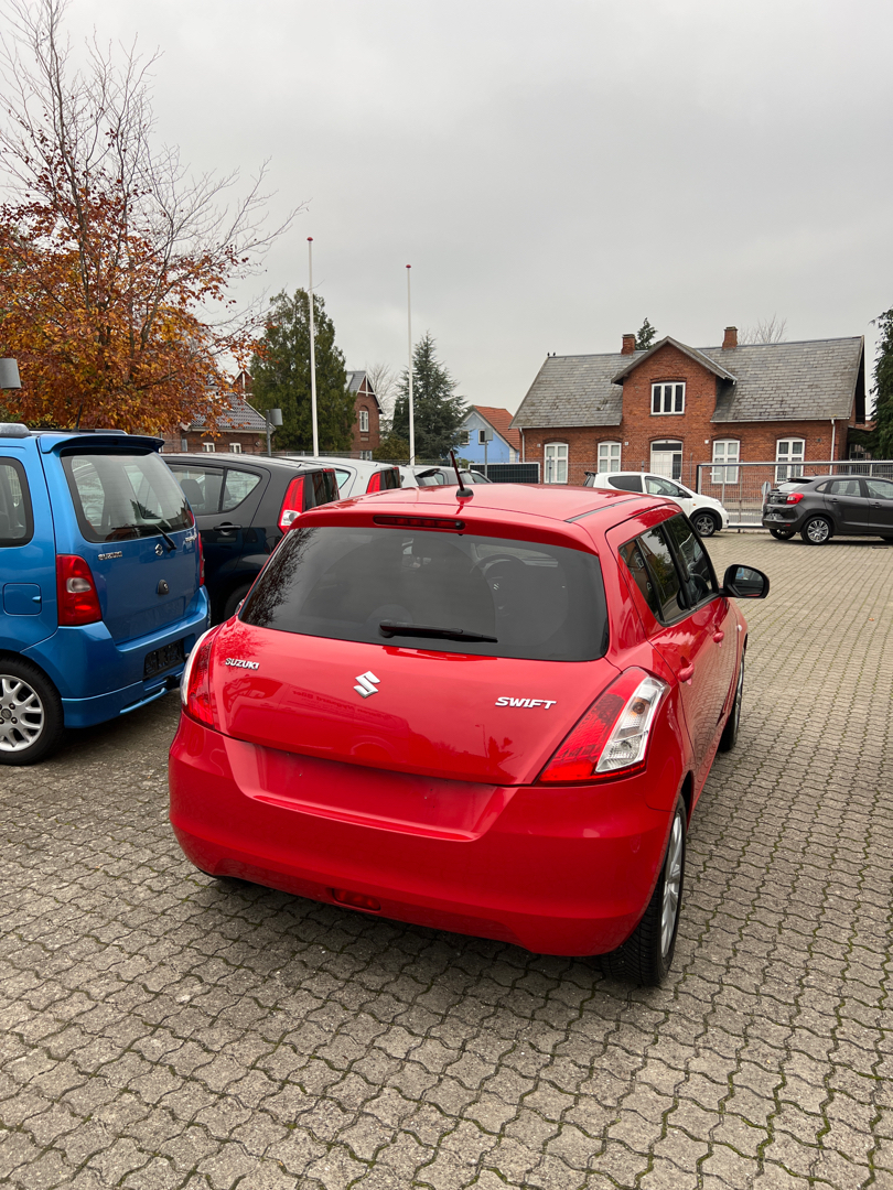 Billede af Suzuki Swift 1,2 Dualjet 16V Club+ 90HK 5d