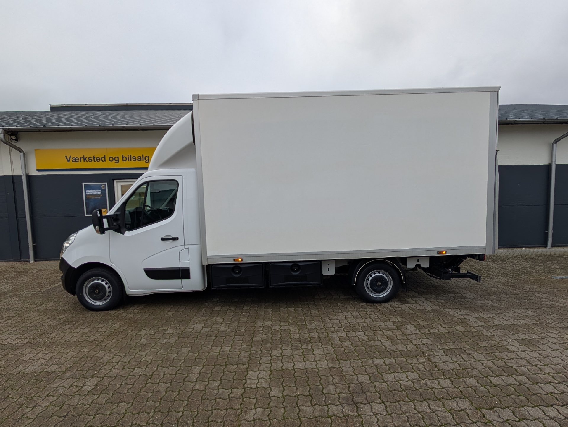 Billede af Renault Master T35 L3H1 2,3 DCI start/stop 170HK Ladv./Chas. 6g