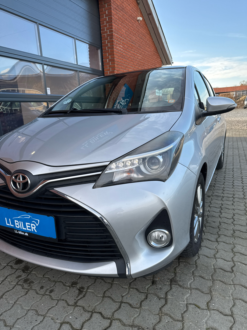 Billede af Toyota Yaris 1,3 VVT-I T2 Skyview 100HK 5d 6g