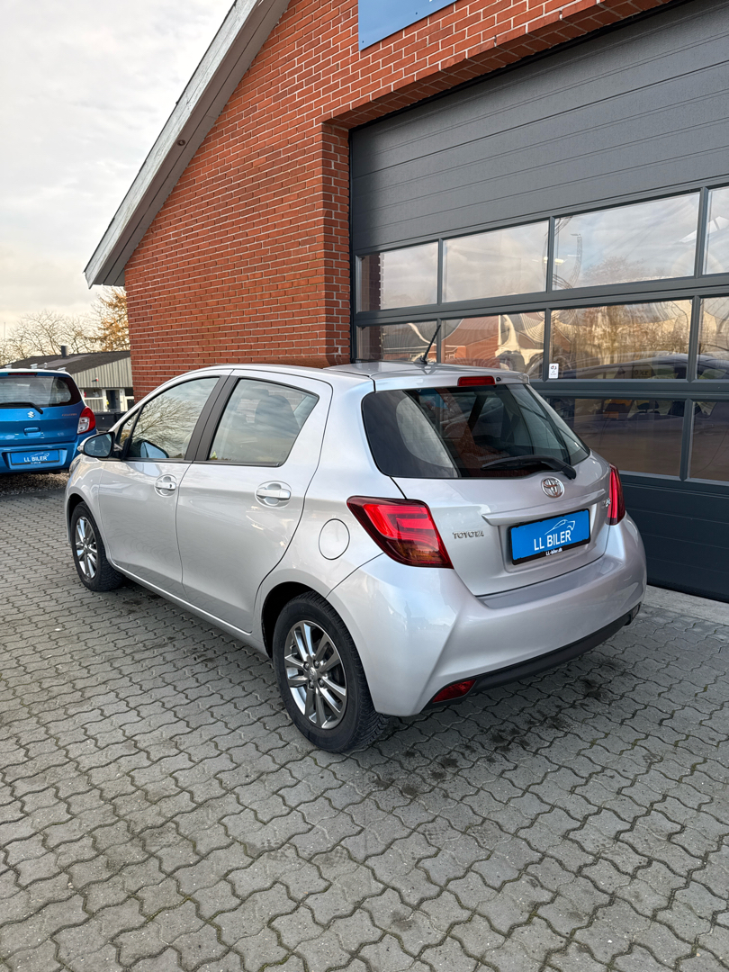 Billede af Toyota Yaris 1,3 VVT-I T2 Skyview 100HK 5d 6g