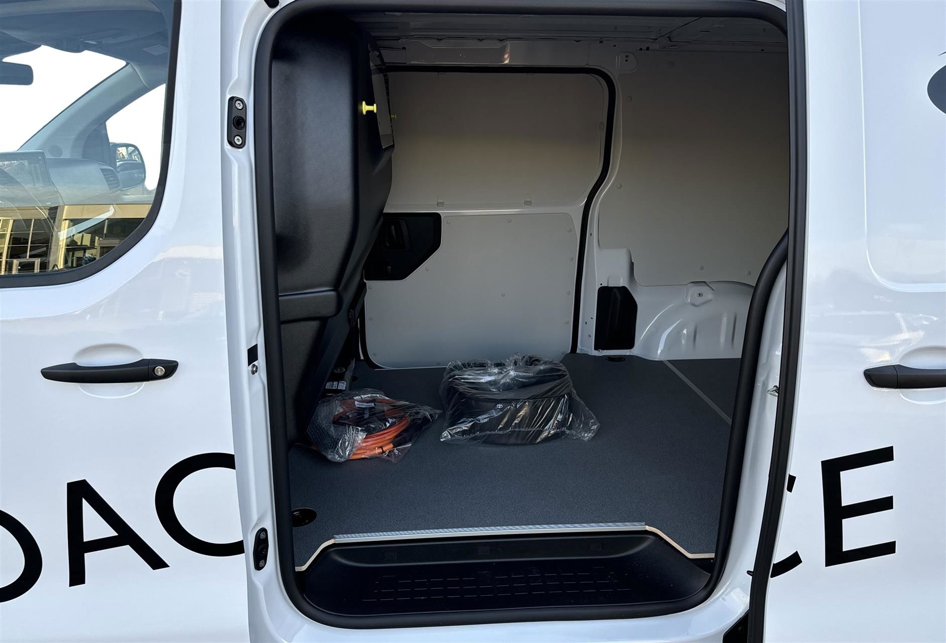 Billede af Toyota Proace 75 kWh (136hk) Long/To skydedør aut. gear Comfort Master