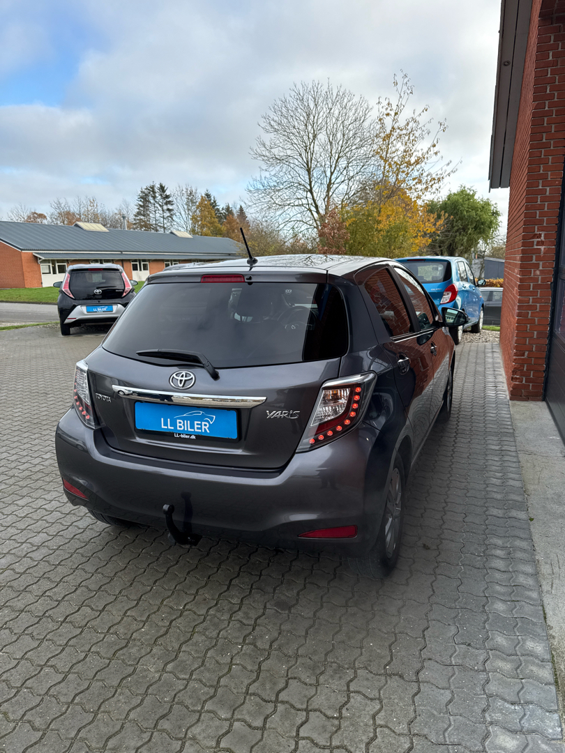 Billede af Toyota Yaris 1,3 VVT-I Trend 100HK 5d 6g