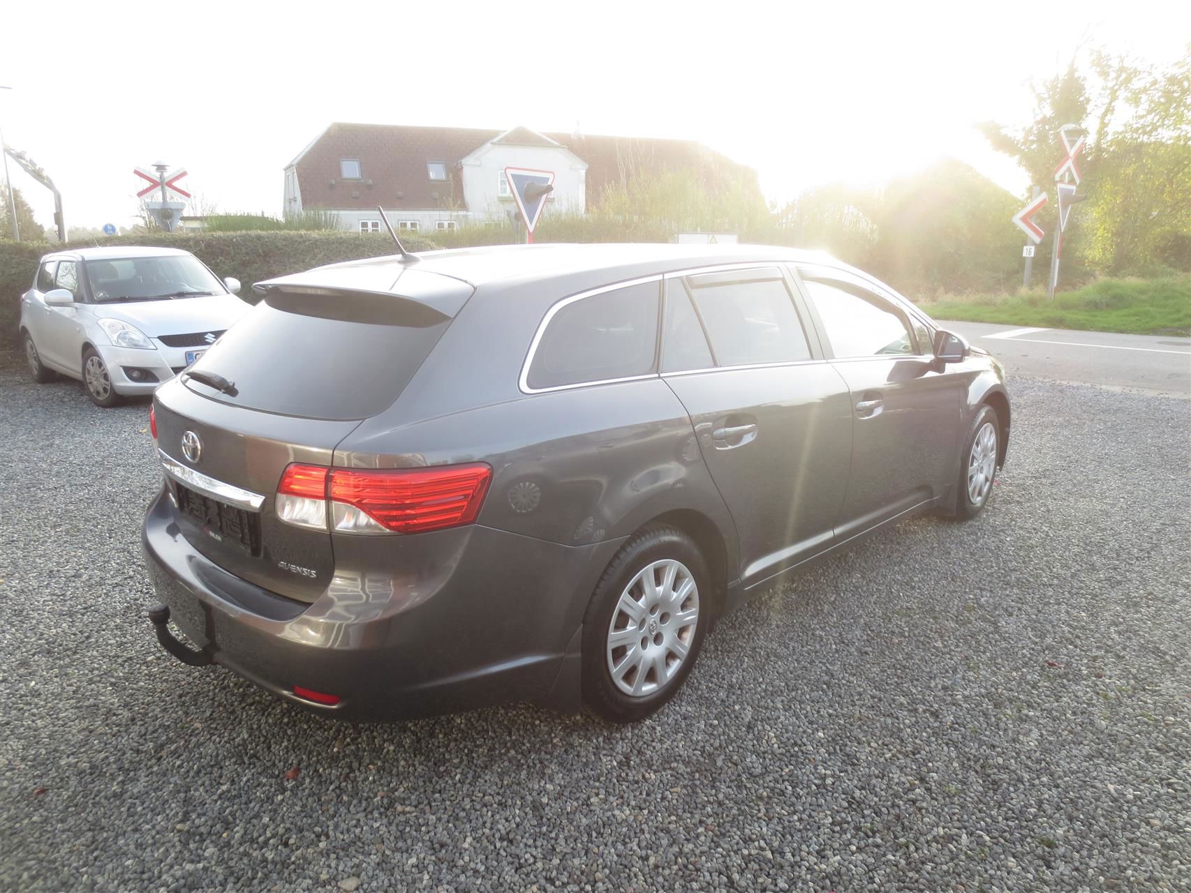 Billede af Toyota Avensis 1,6 VVT-I T2 132HK Stc 6g