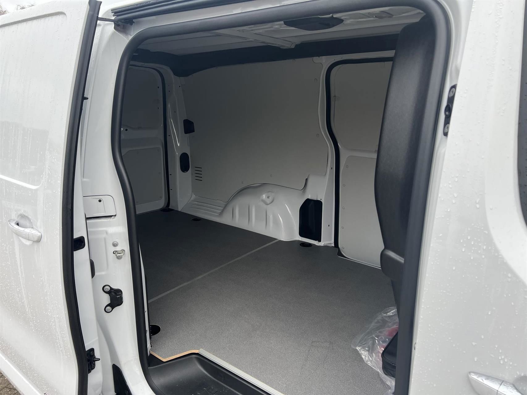 Billede af Toyota Proace Electric Long EL Comfort Master+ m/ 2 Skydedøre 136HK Van Aut.