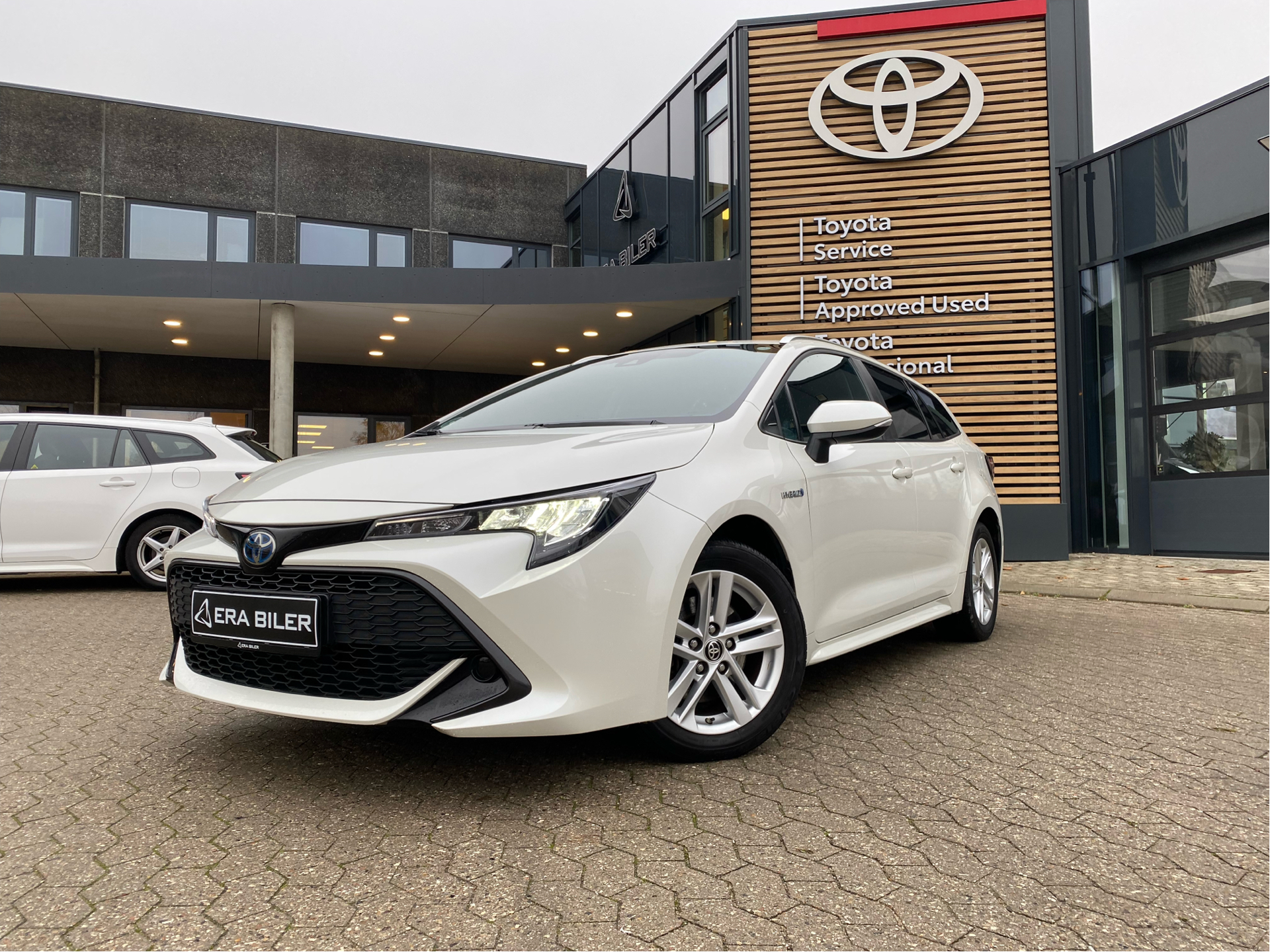 Billede af Toyota Corolla Touring Sports 2,0 Hybrid Active Smart E-CVT 184HK Stc Trinl. Gear