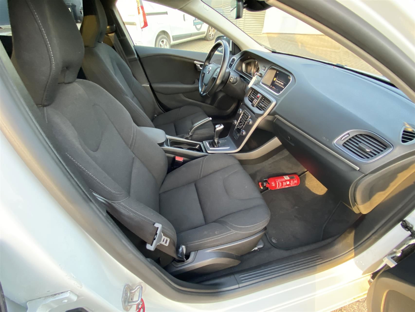 Billede af Volvo V40 2,0 D2 Eco Momentum 120HK 5d 6g