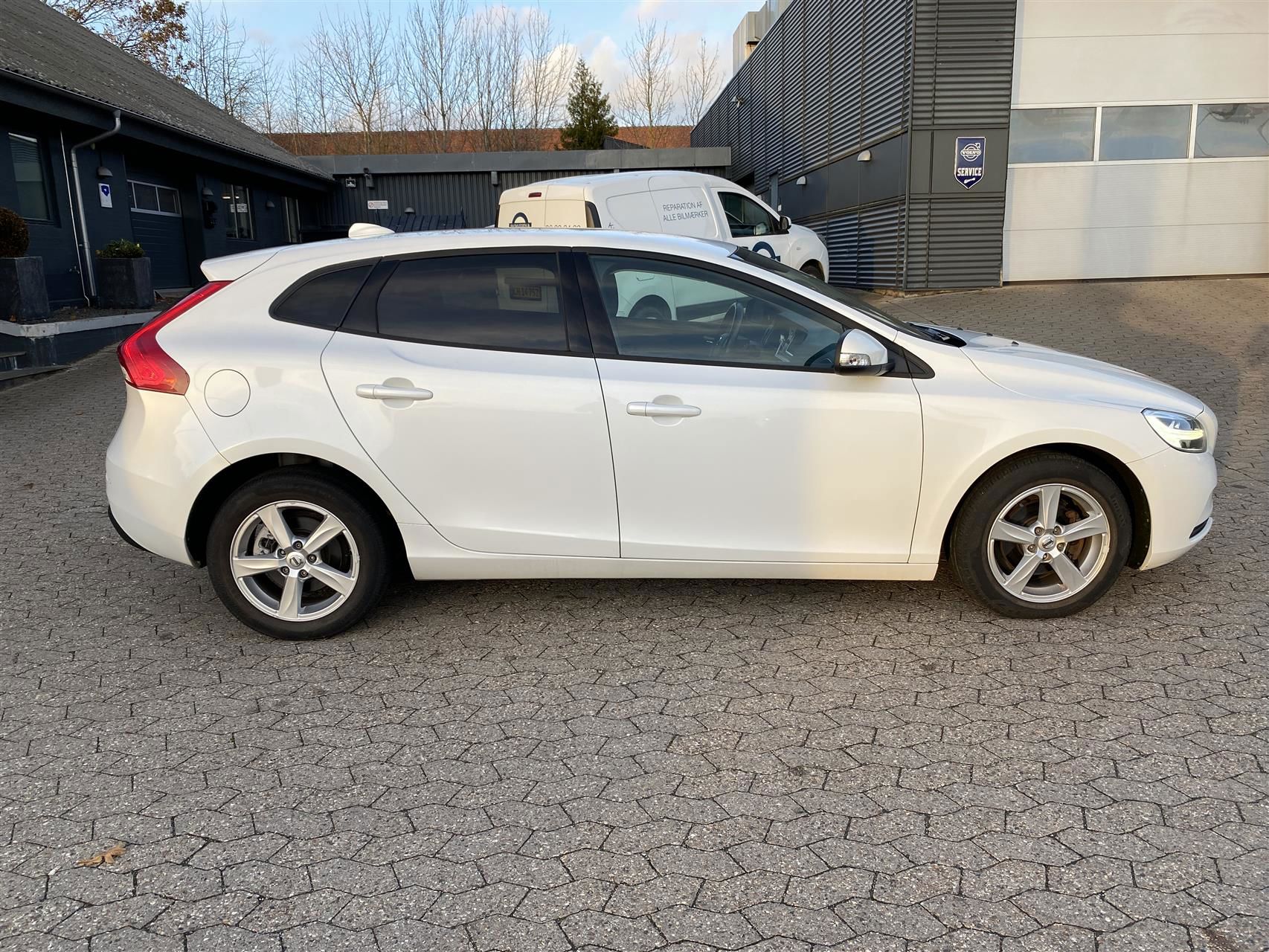 Billede af Volvo V40 2,0 D2 Eco Momentum 120HK 5d 6g
