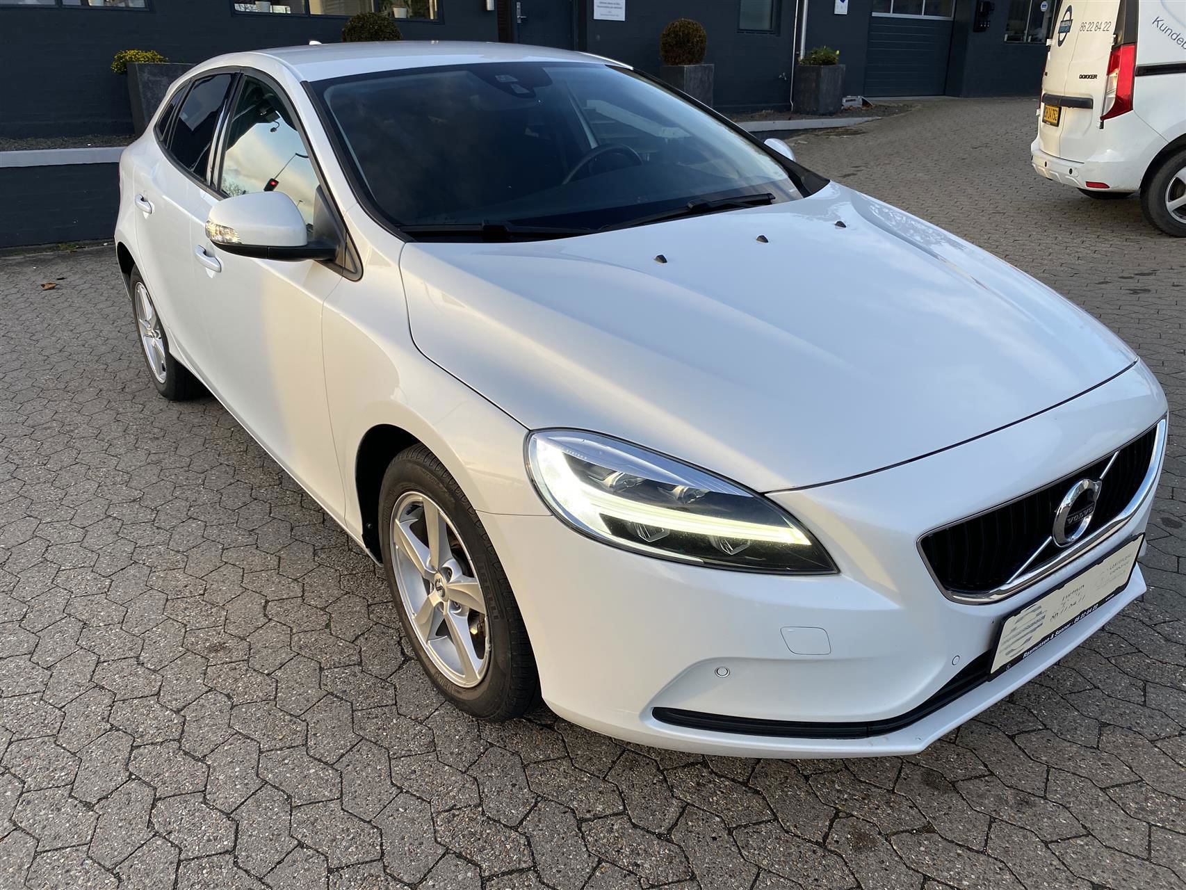 Billede af Volvo V40 2,0 D2 Eco Momentum 120HK 5d 6g