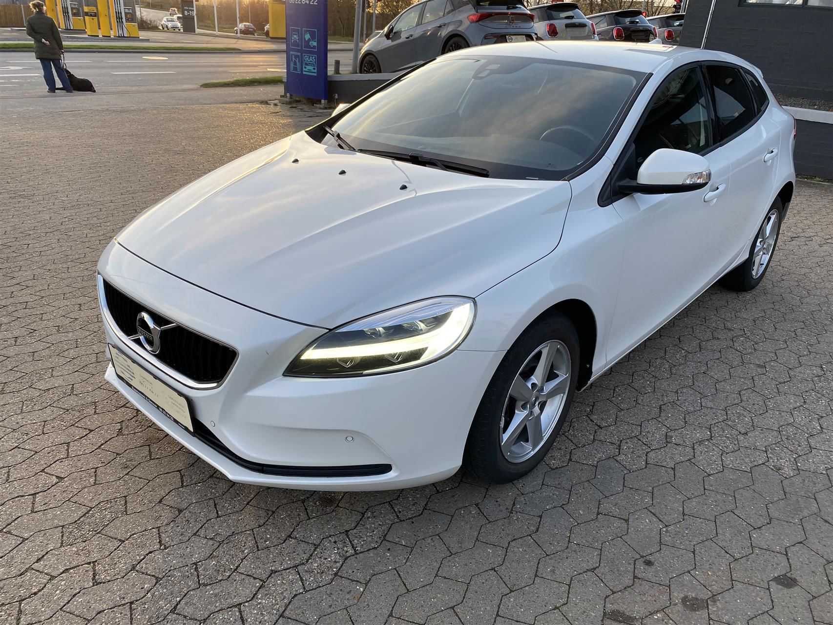Billede af Volvo V40 2,0 D2 Eco Momentum 120HK 5d 6g