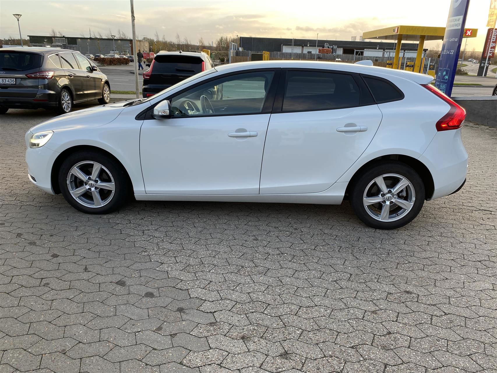 Billede af Volvo V40 2,0 D2 Eco Momentum 120HK 5d 6g
