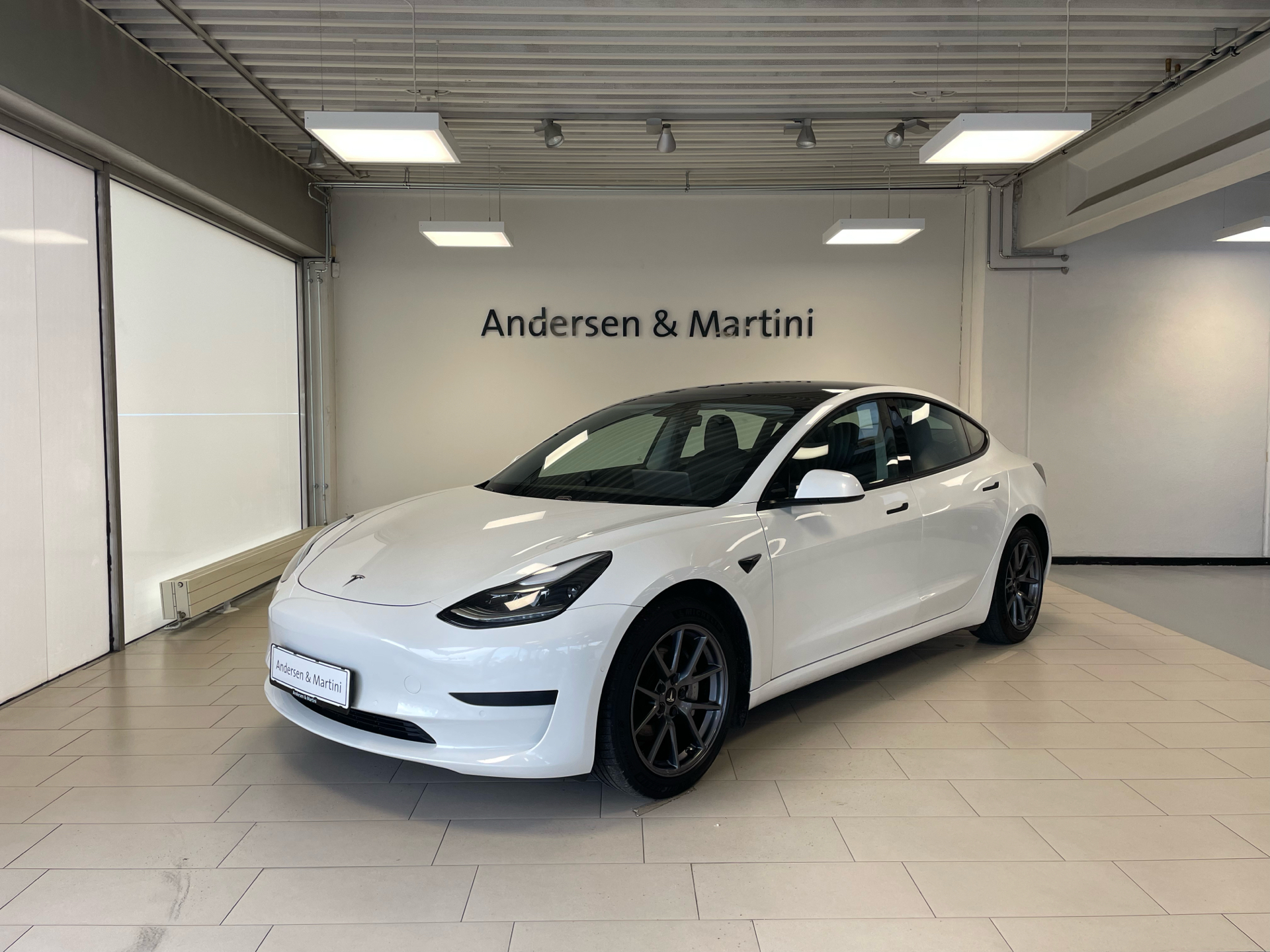 Billede af Tesla Model 3 EL Standard Range Plus Anhængertræk 258HK Aut. 