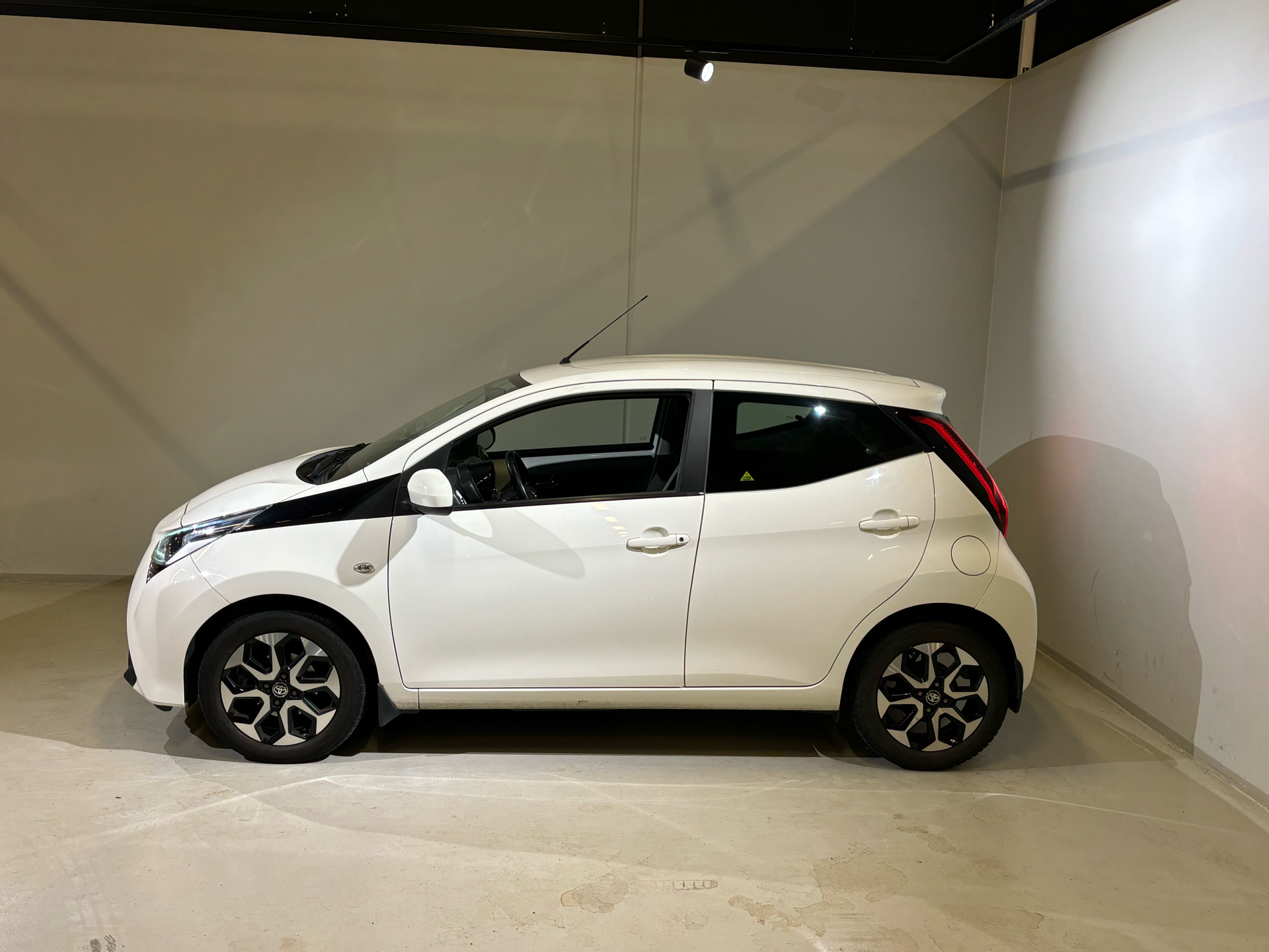 Billede af Toyota Aygo 1,0 VVT-I X-plore DAB+ 72HK 5d