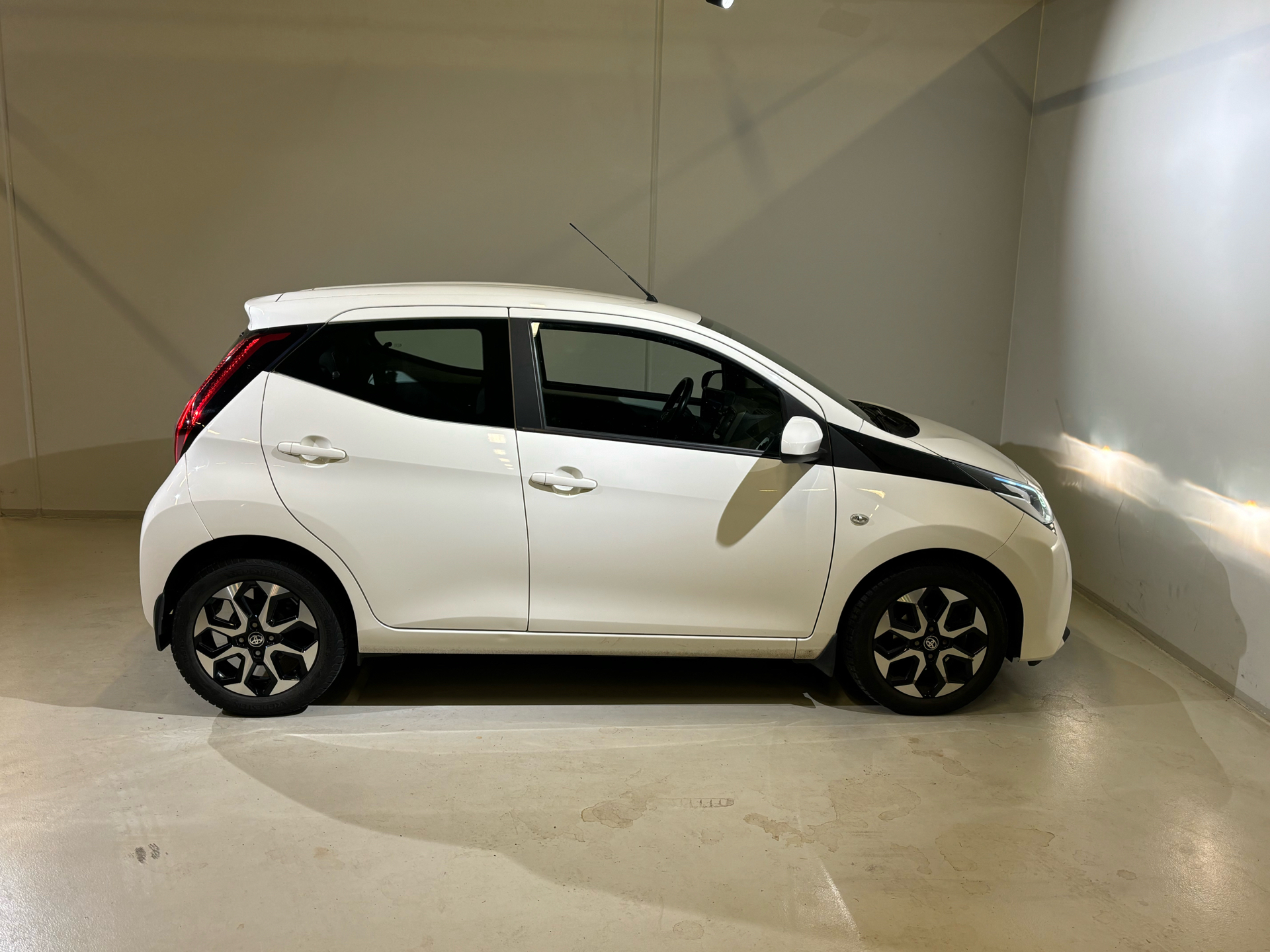 Billede af Toyota Aygo 1,0 VVT-I X-plore DAB+ 72HK 5d