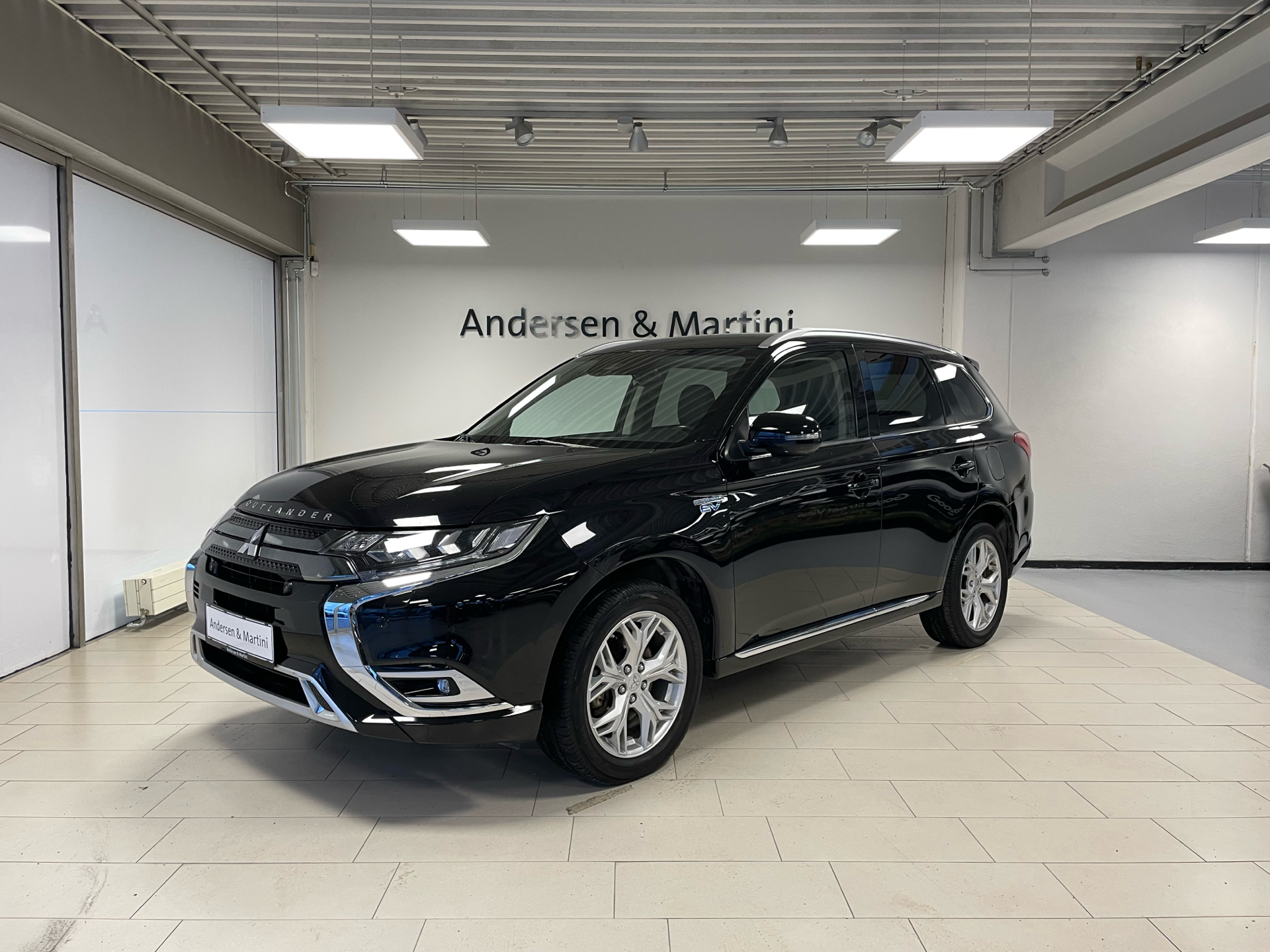 Billede af Mitsubishi Outlander 2,4 PHEV  Plugin-hybrid Limited 4WD 224HK 5d 6g Trinl. Gear