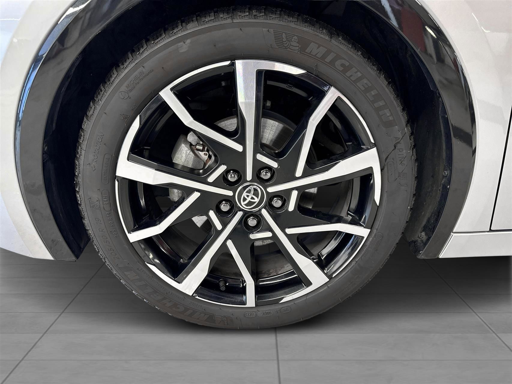 Billede af Toyota Prius Plug-in 2,0 Plugin-hybrid Elegant 223HK 5d Aut.