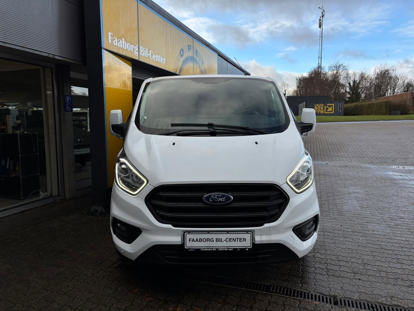 Billede af Ford Transit Custom 300 L2H1 2,0 TDCi Trend 130HK Van 6g Aut.
