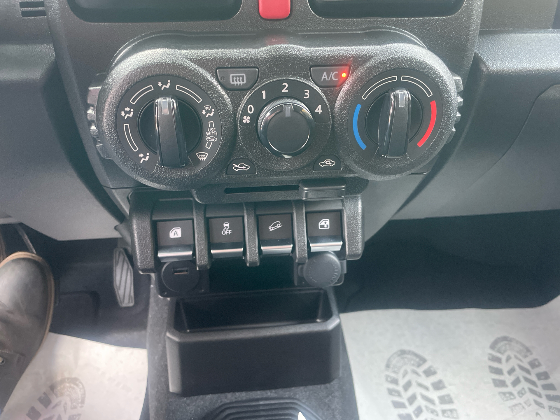 Billede af Suzuki Jimny 1,5 Touch AllGrip 102HK Van