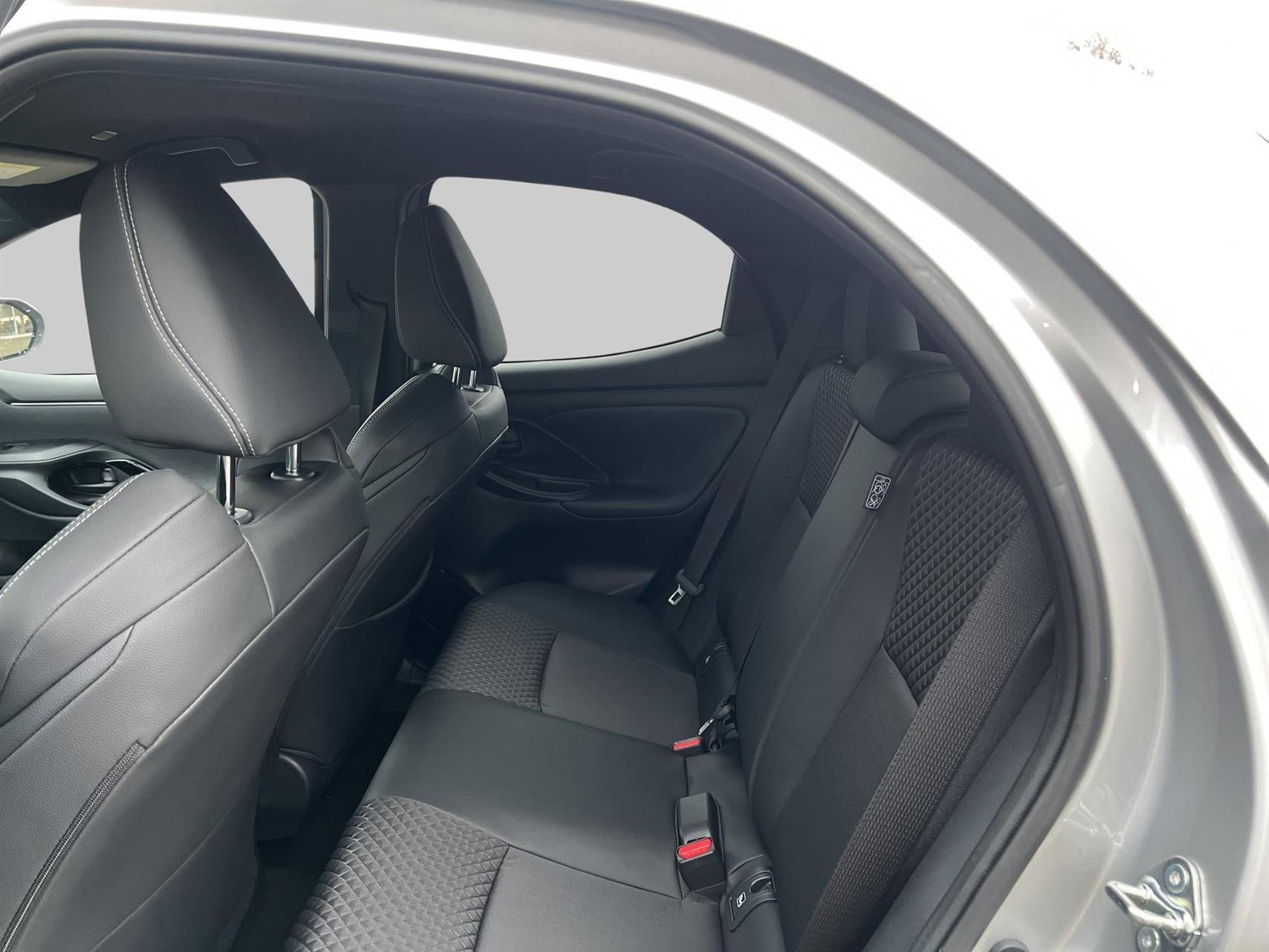 Billede af Toyota Yaris 1,5 Hybrid Executive Technology Plus 130HK 5d Trinl. Gear