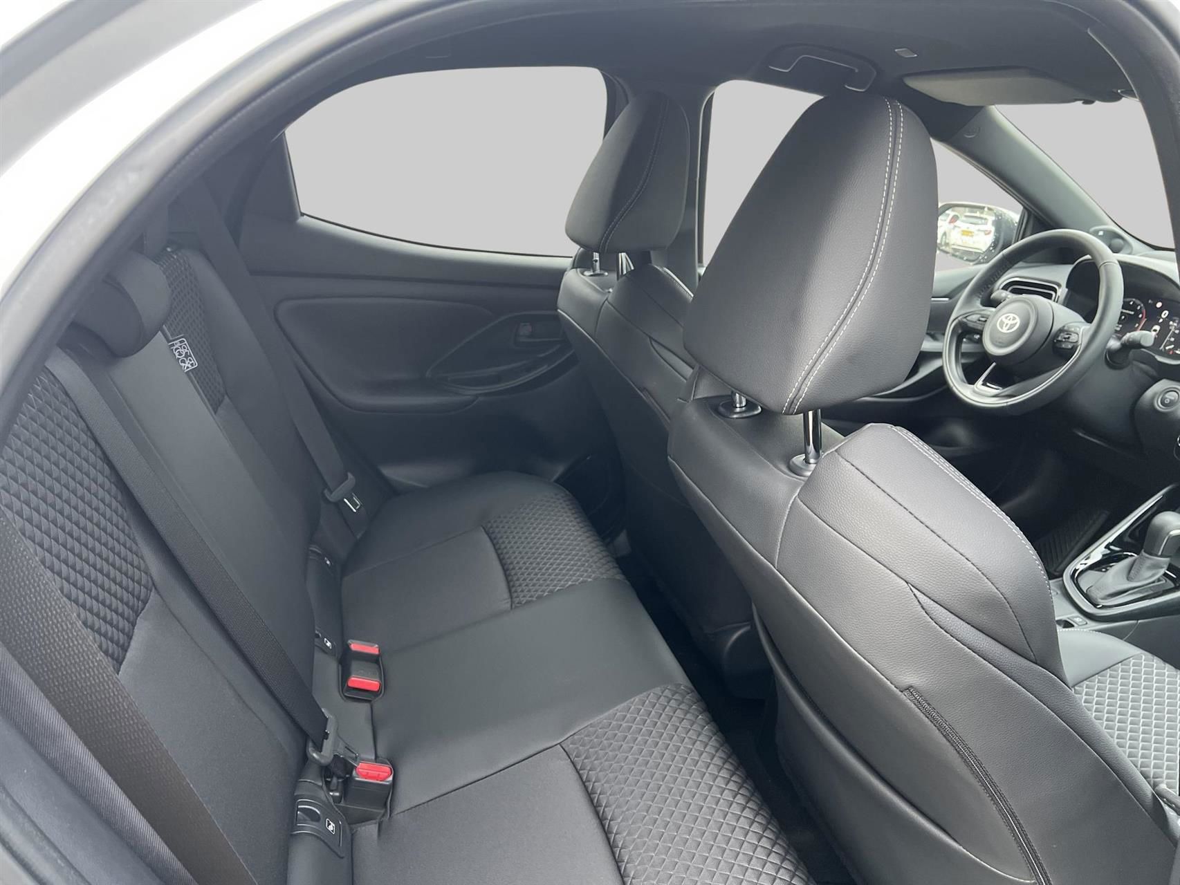 Billede af Toyota Yaris 1,5 Hybrid Executive Technology Plus 130HK 5d Trinl. Gear