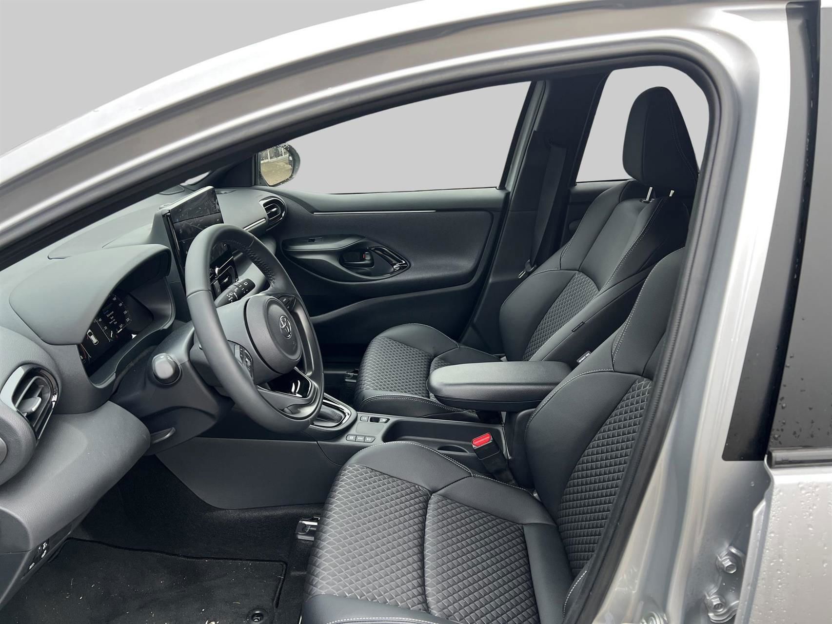 Billede af Toyota Yaris 1,5 Hybrid Executive Technology Plus 130HK 5d Trinl. Gear