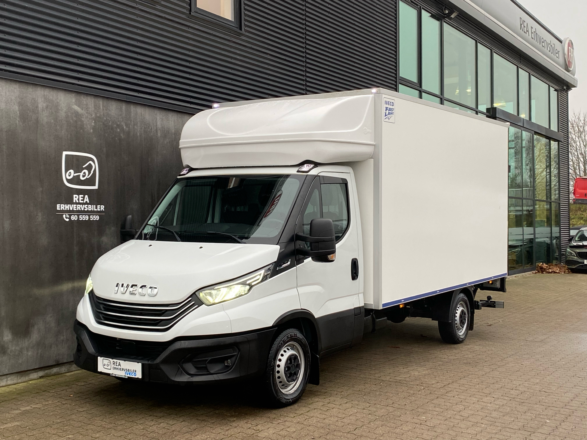 Billede af Iveco Daily 35S16 4100mm 2,3 D m/Alukasse med lift Hi-Matic 156HK Ladv./Chas. 8g Aut.