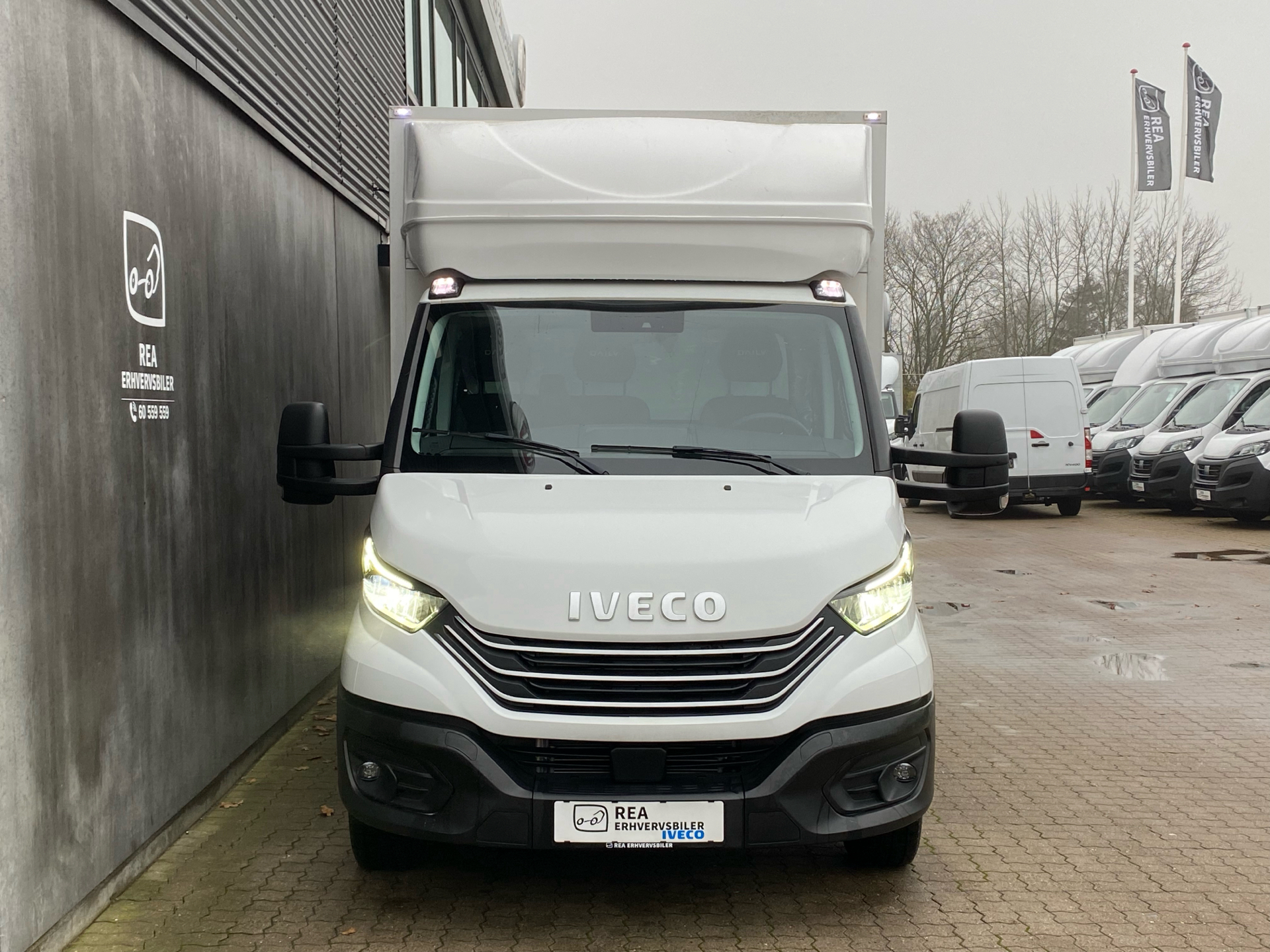 Billede af Iveco Daily 35S16 4100mm 2,3 D m/Alukasse med lift Hi-Matic 156HK Ladv./Chas. 8g Aut.