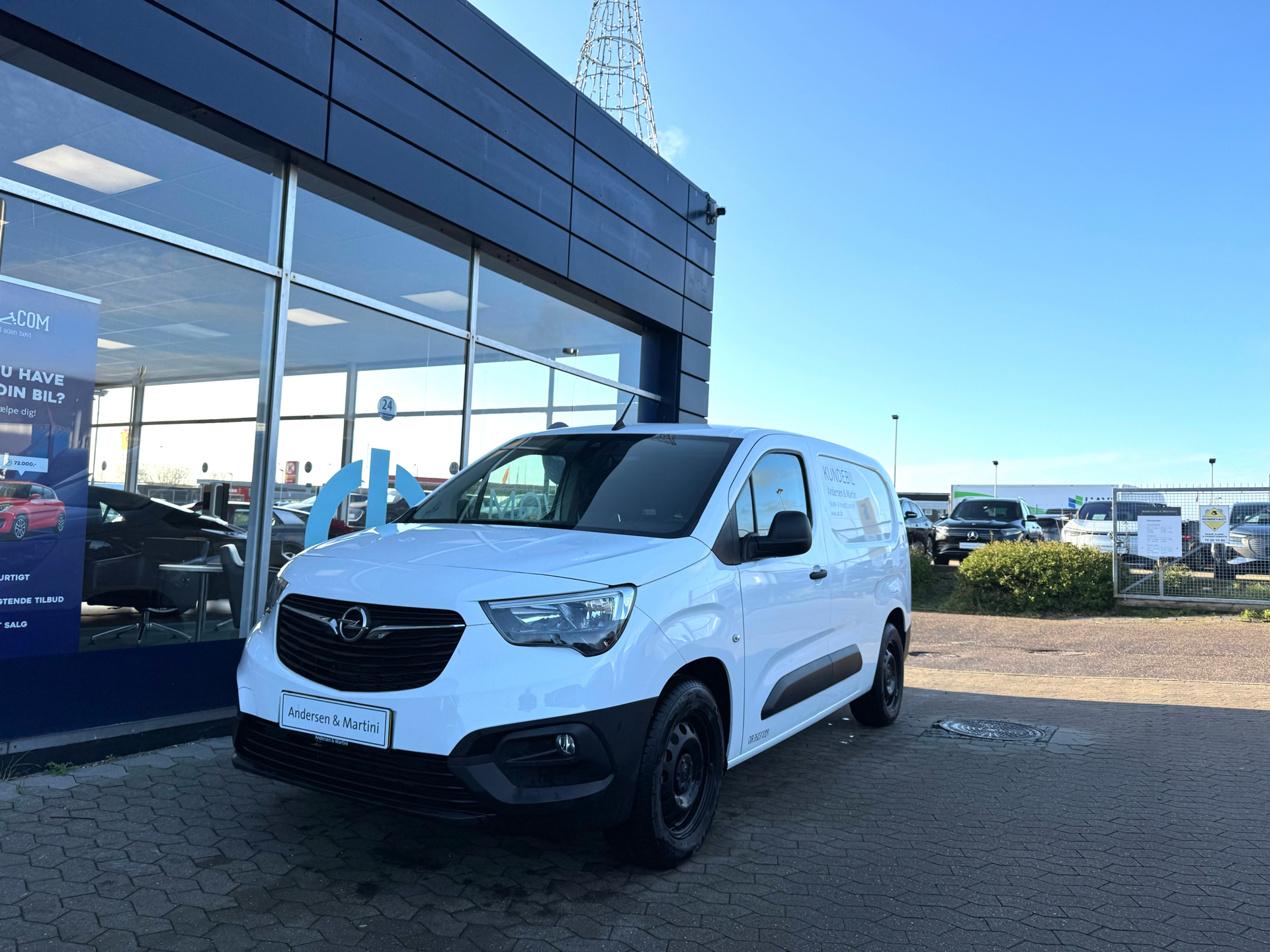 Billede af Opel Combo-e L2V1 EL Innovation 136HK Van Trinl. Gear