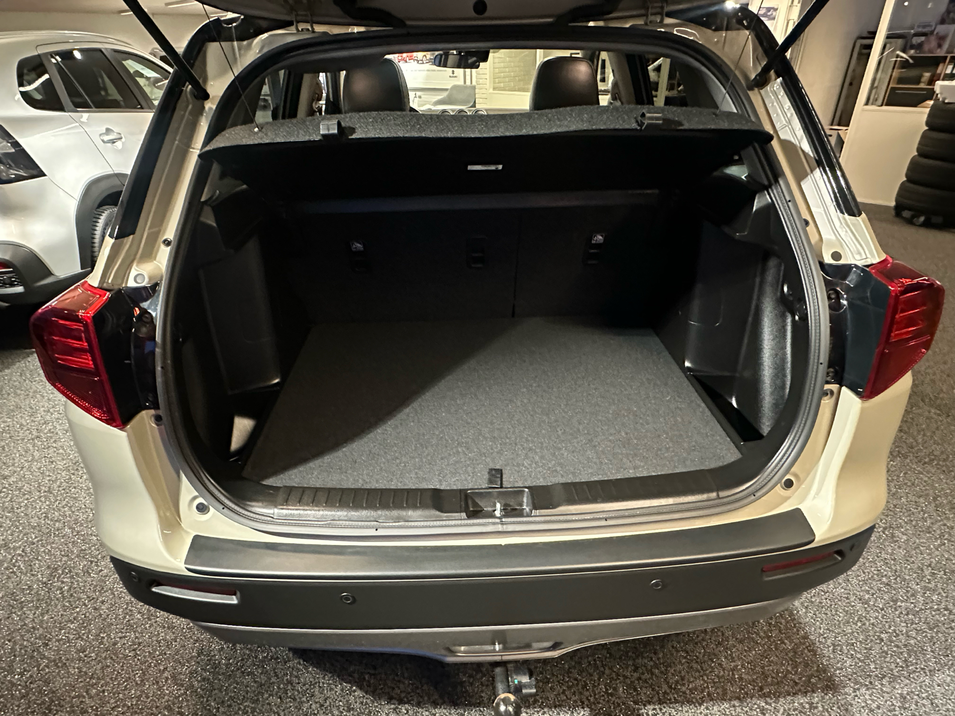 Billede af Suzuki Vitara 1,5 Hybrid Adventure AGS 102HK 5d 6g Aut.