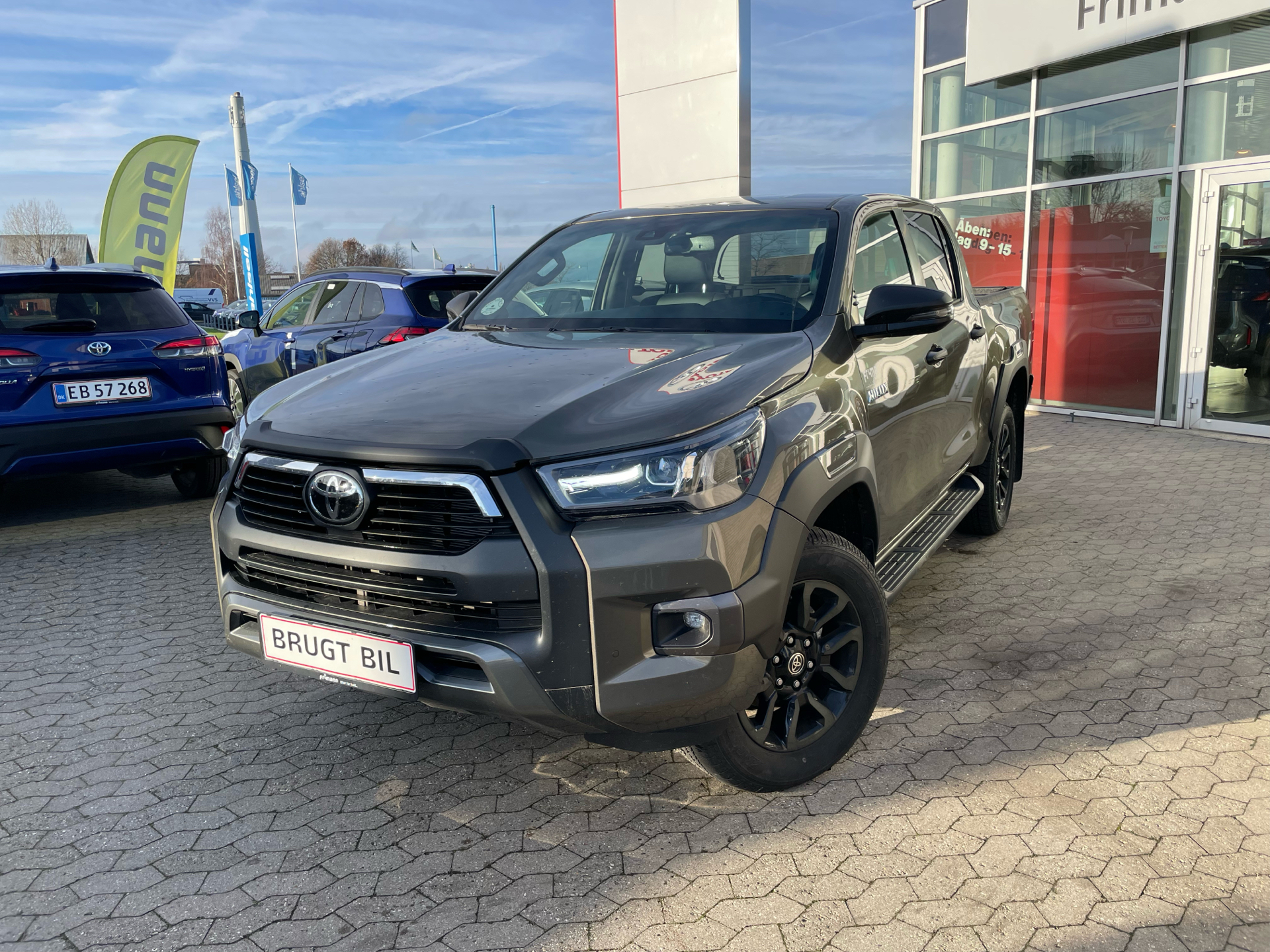 Billede af Toyota HiLux Dobb.Kab. 2,8 D-4D T4 Invincible AWD 204HK DobKab 6g Aut.