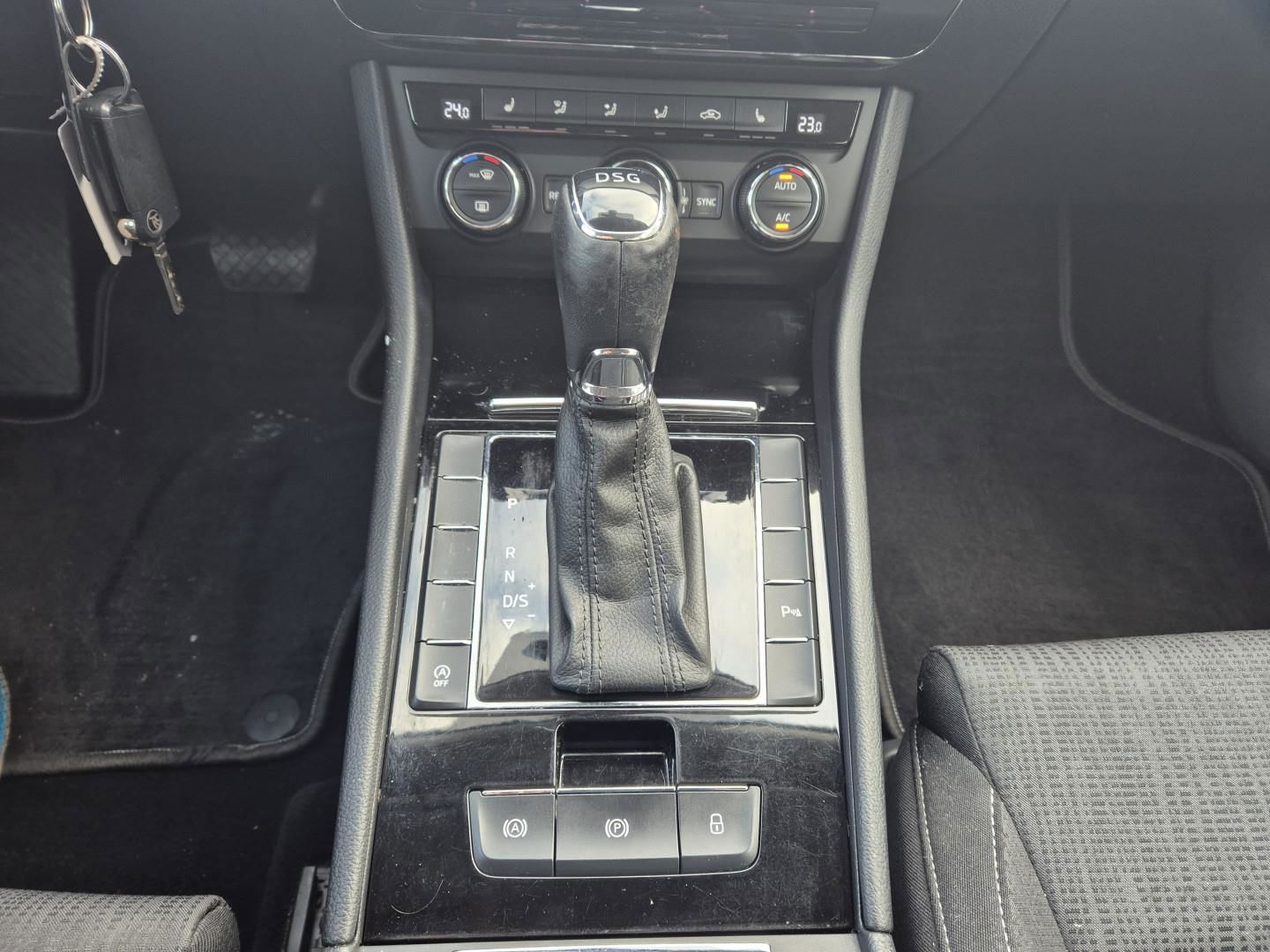 Billede af Skoda Superb Combi 2,0 TDI Ambition DSG 150HK Stc 6g Aut.