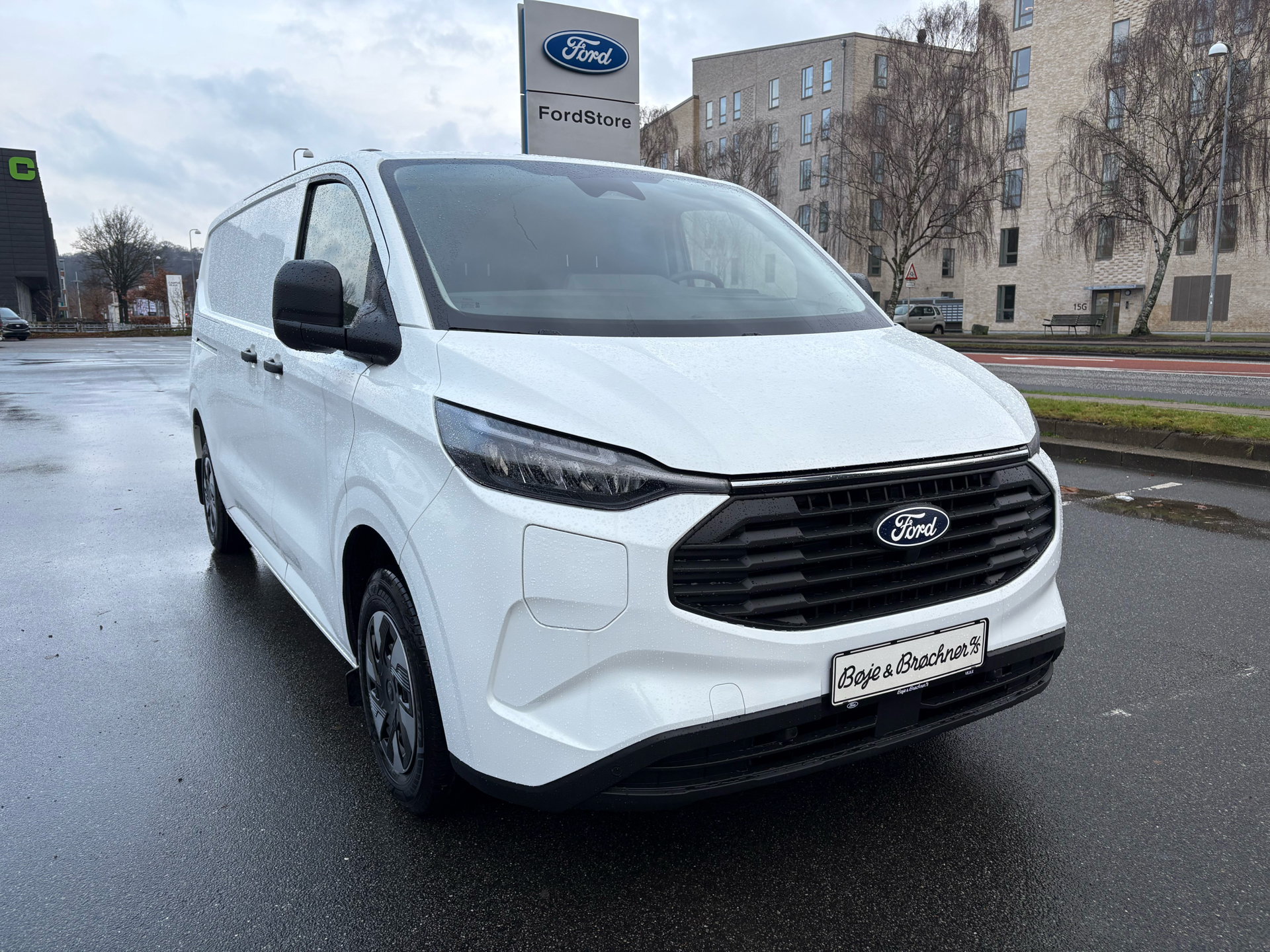 Billede af Ford Transit Custom 320 L2H1 2,5 Plugin-hybrid Trend CVT 233HK Van Trinl. Gear