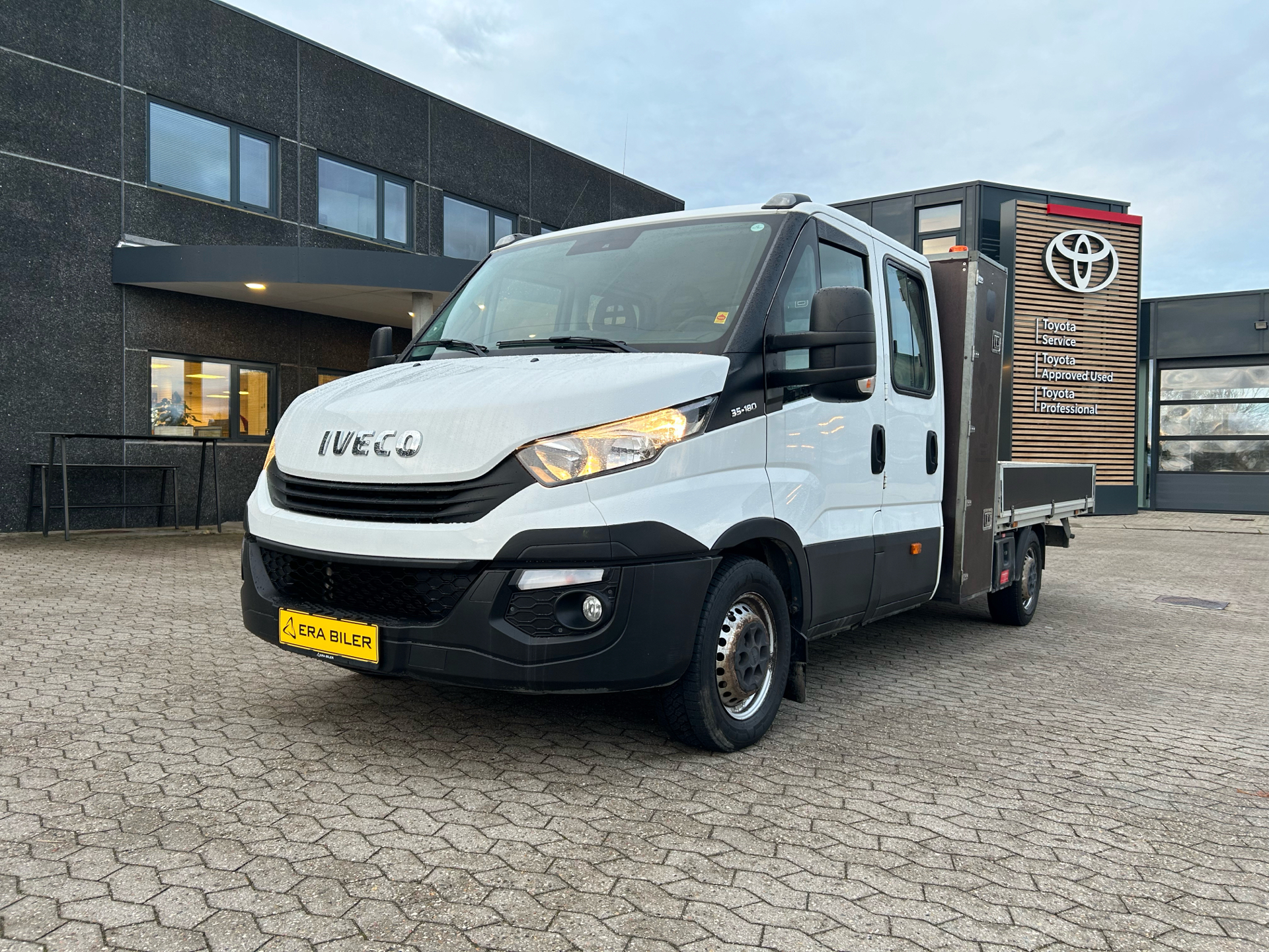 Billede af Iveco Daily 35S18 4100mm 3,0 D 180HK DobKab 6g