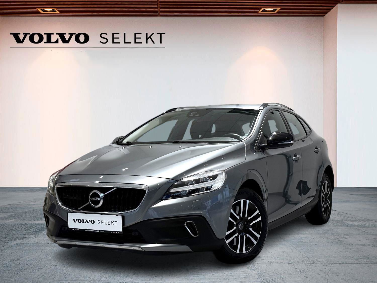 Billede af Volvo V40 Cross Country 2,0 D3 Momentum 150HK 5d 6g Aut.