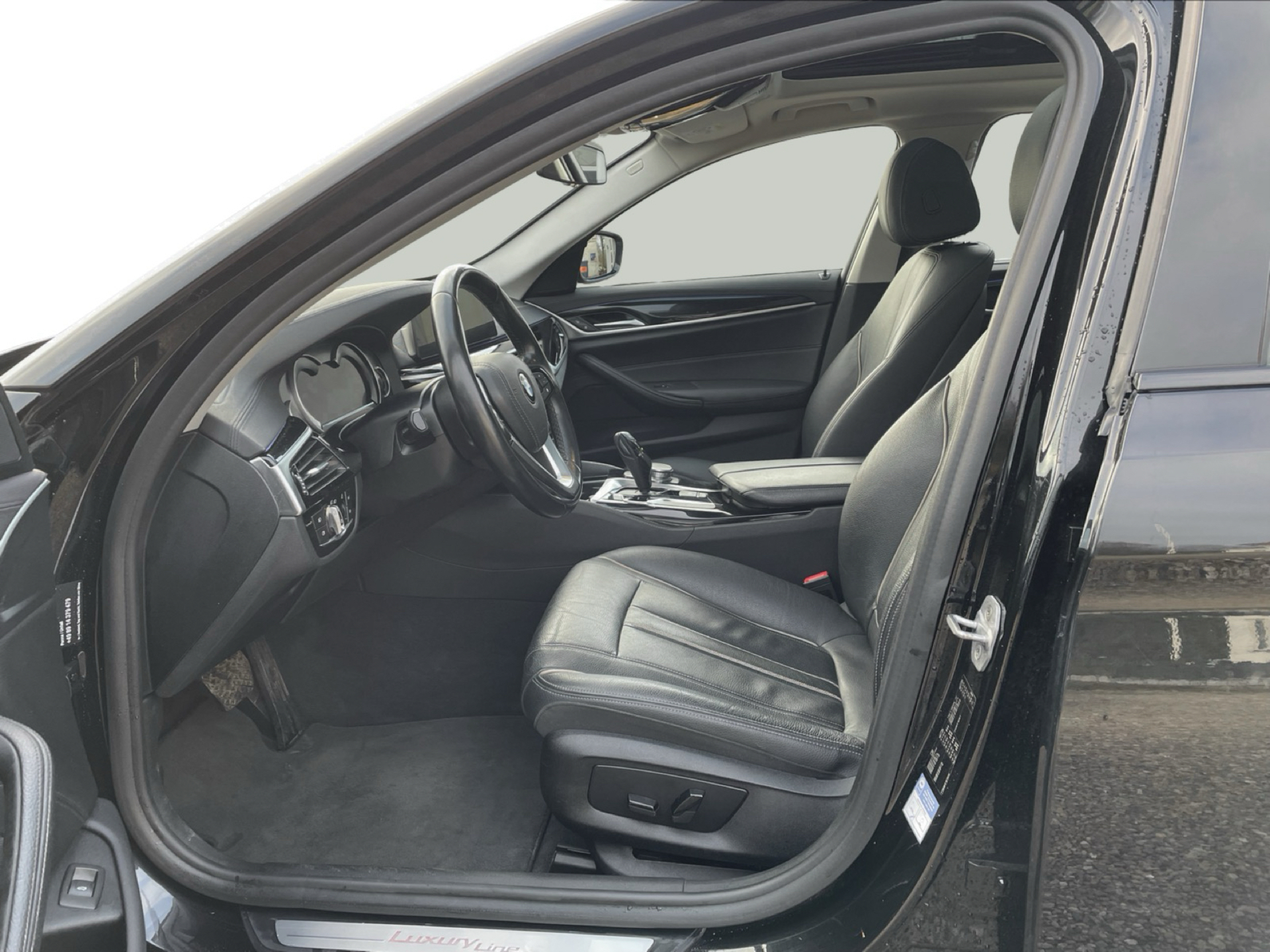 Billede af BMW 520d Touring 2,0 D Luxury Line Steptronic 190HK Stc 8g Aut.