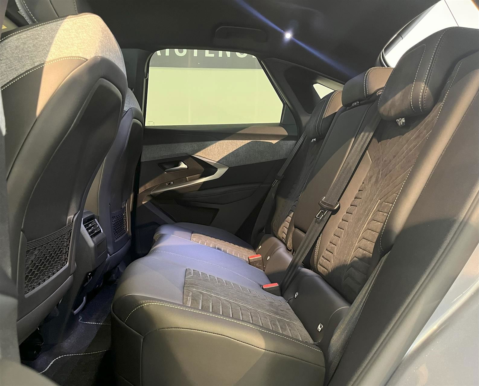 Billede af Peugeot e-3008 EL GT 210HK 5d Aut.
