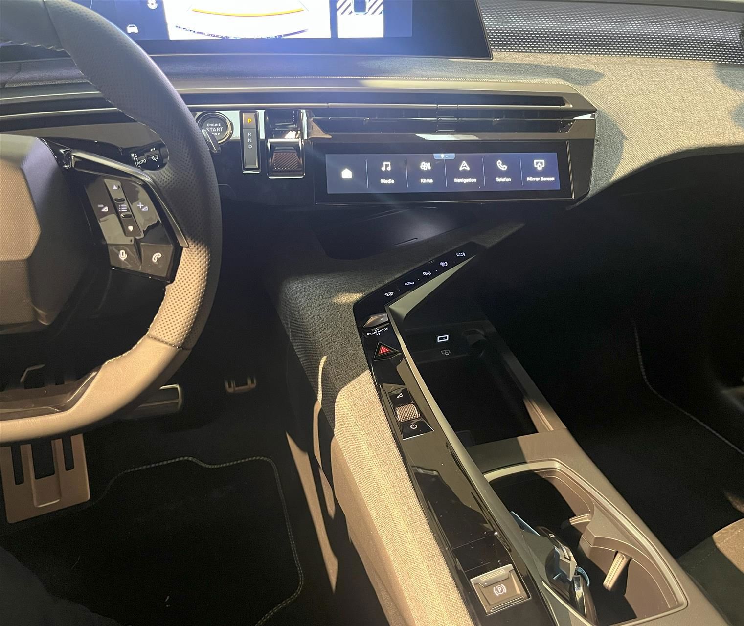 Billede af Peugeot e-3008 EL GT 210HK 5d Aut.
