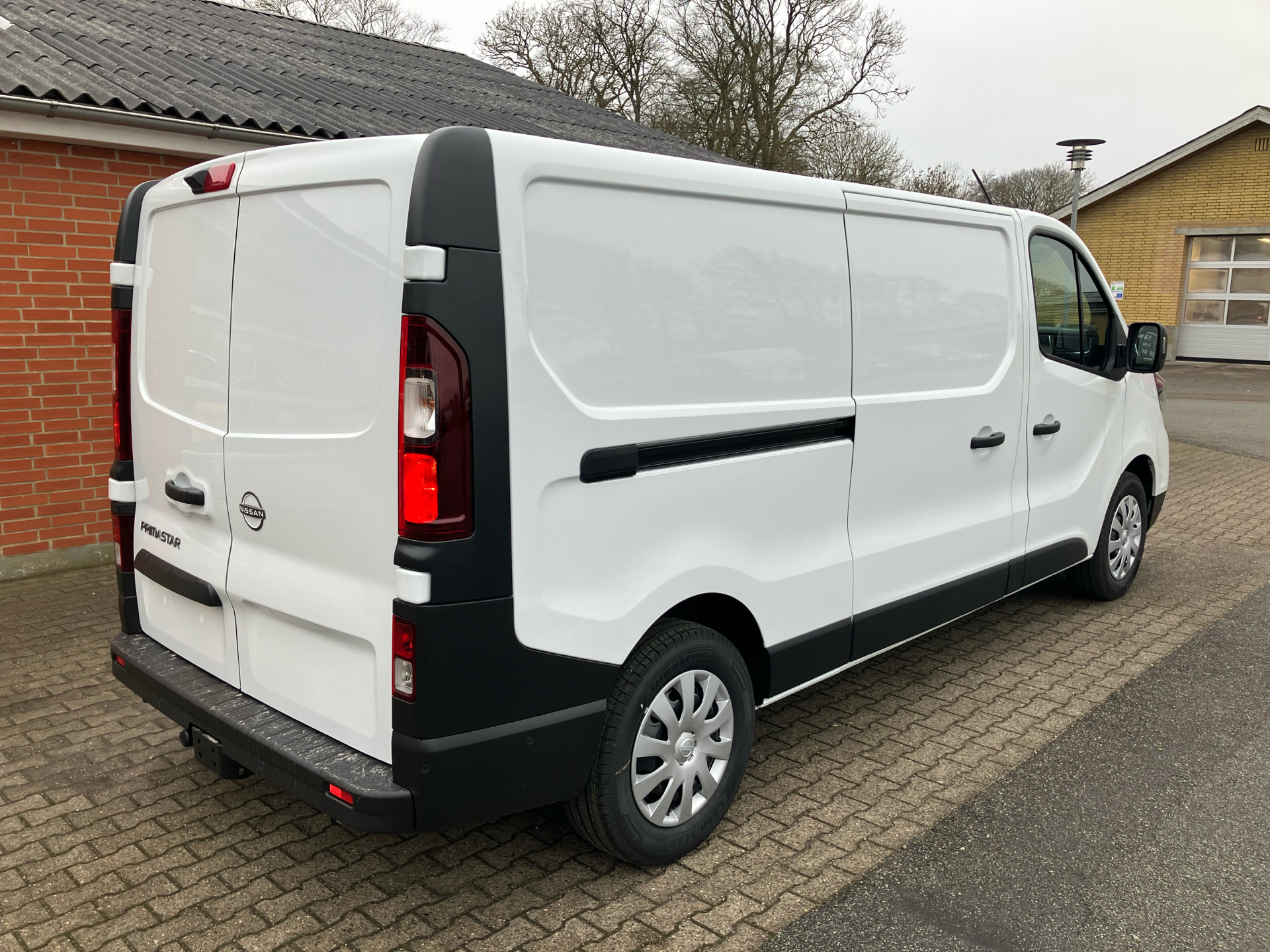 Billede af Nissan Primastar L2H1 2,0 DCi N-Connecta 150HK Van 6g Aut.