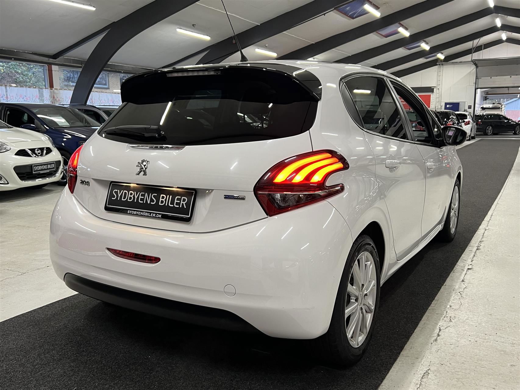 Peugeot 208 2016