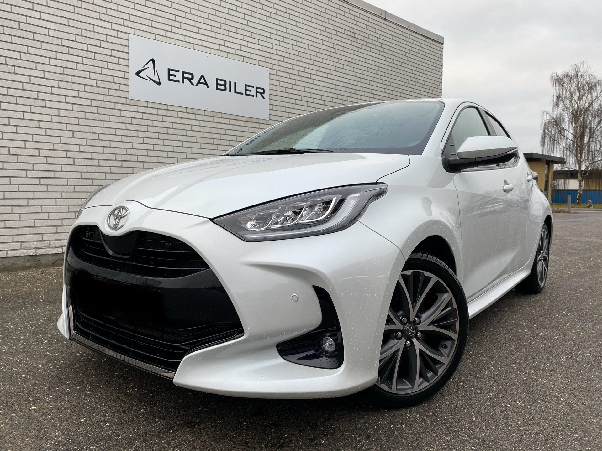 Billede af Toyota Yaris 1,5 Hybrid Executive Technology Plus 130HK 5d Trinl. Gear