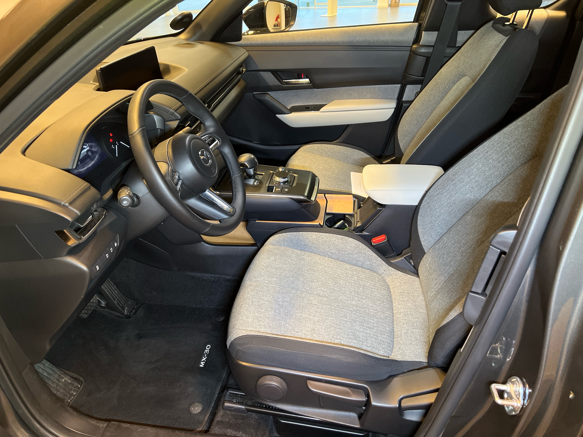 Billede af Mazda MX-30 0,8 e-Skyactiv R-EV  Plugin-hybrid Exclusive-Line 170HK 5d Trinl. Gear