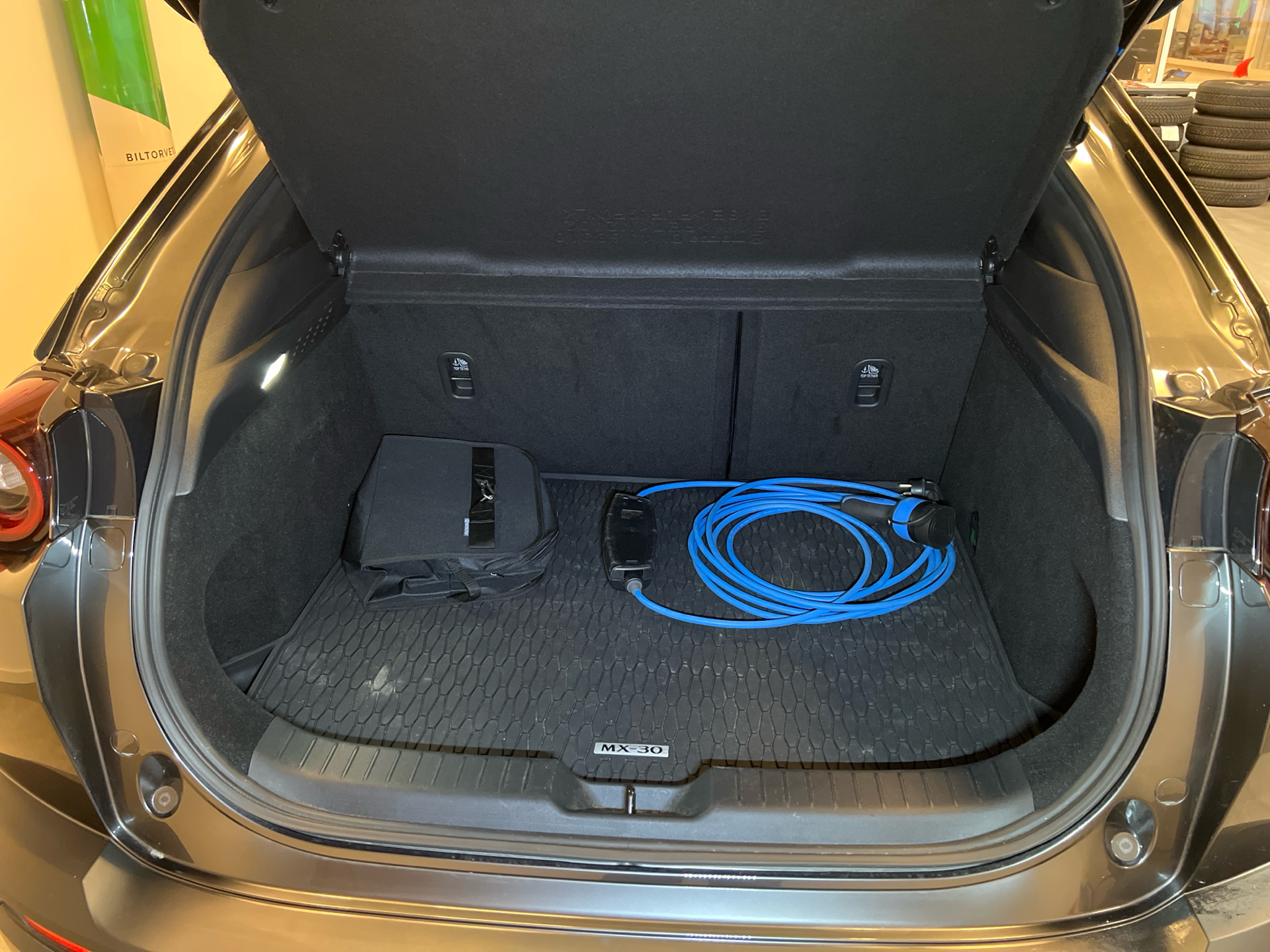 Billede af Mazda MX-30 0,8 e-Skyactiv R-EV  Plugin-hybrid Exclusive-Line 170HK 5d Trinl. Gear