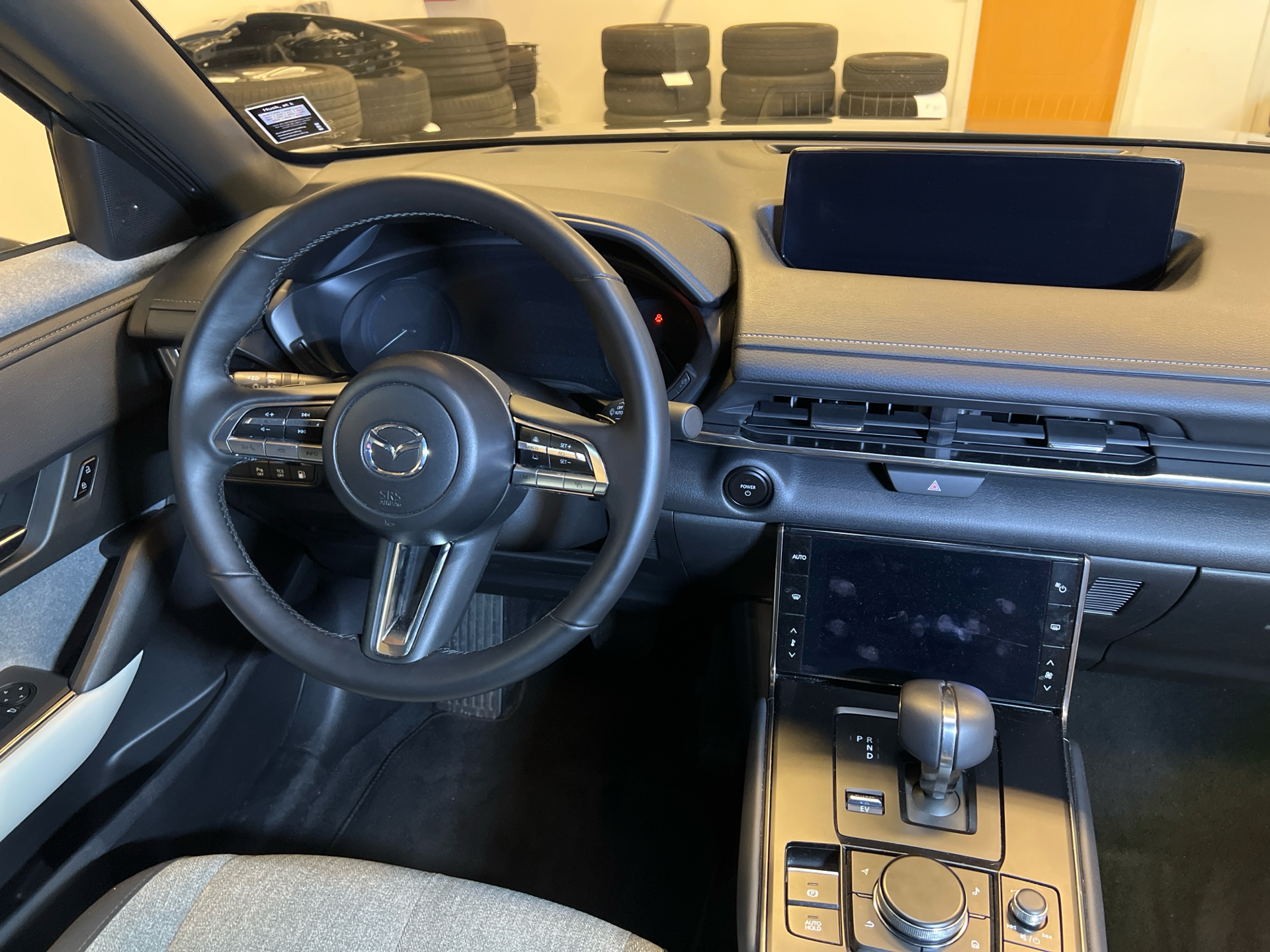 Billede af Mazda MX-30 0,8 e-Skyactiv R-EV  Plugin-hybrid Exclusive-Line 170HK 5d Trinl. Gear